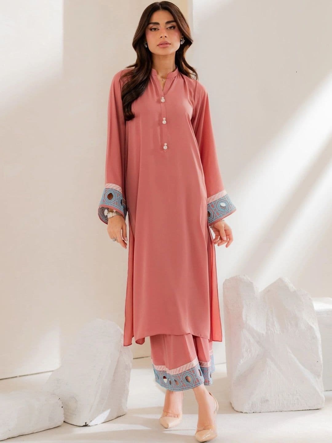 Sangria Women Ethnic Motifs Regular Silk Crepe Kurta with Palazzos thumbnail 2