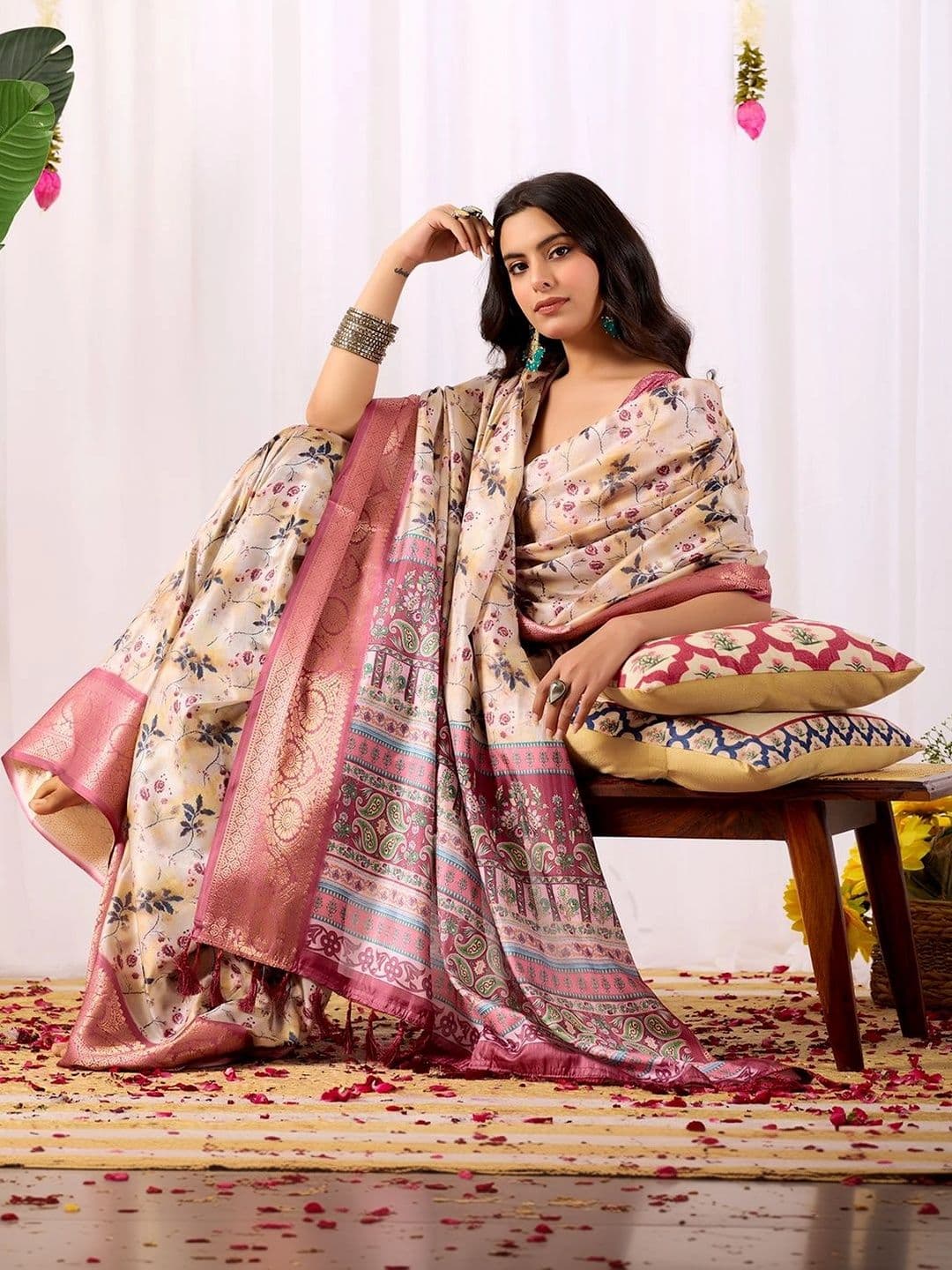 Moda Rapido Paisley Zari Silk Blend Designer Saree thumbnail 4