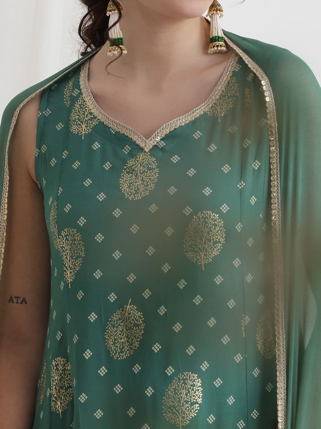 Khushal K Floral Foil Printed Sweetheart Neck Kurta With Trousers & Dupatta thumbnail 6