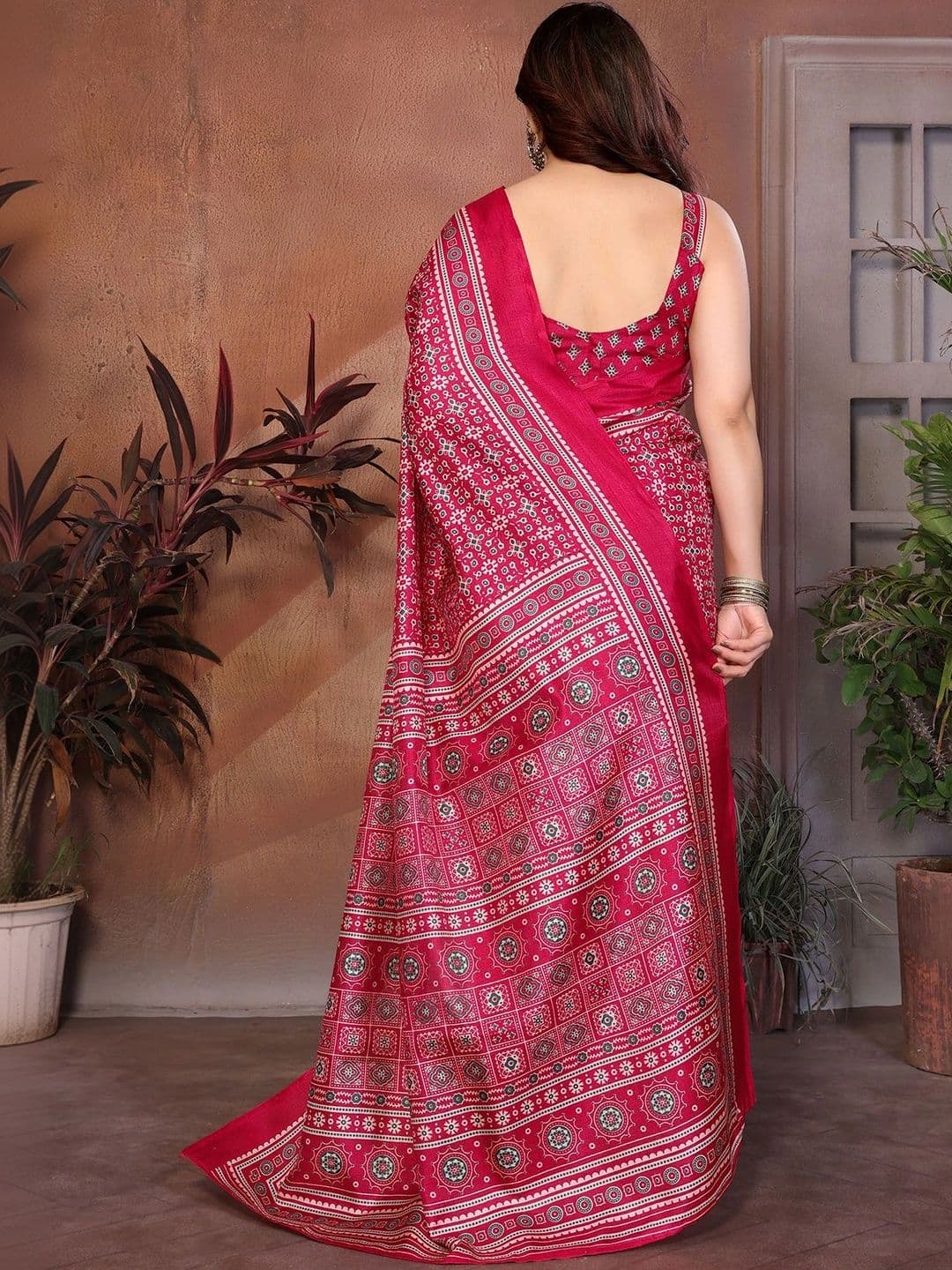 Lookmark Art Silk Saree thumbnail 3
