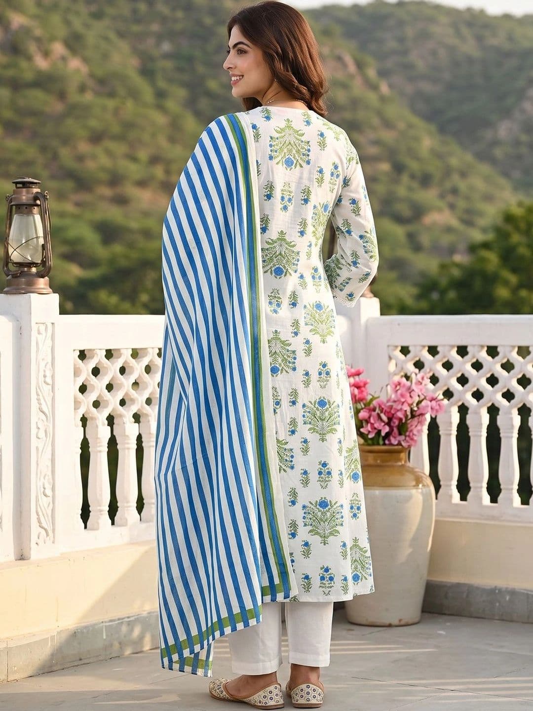Jaitpuriya Women Ethnic Motifs Printed Regular Pure Cotton Kurta with Trousers & With Dupatta thumbnail 4
