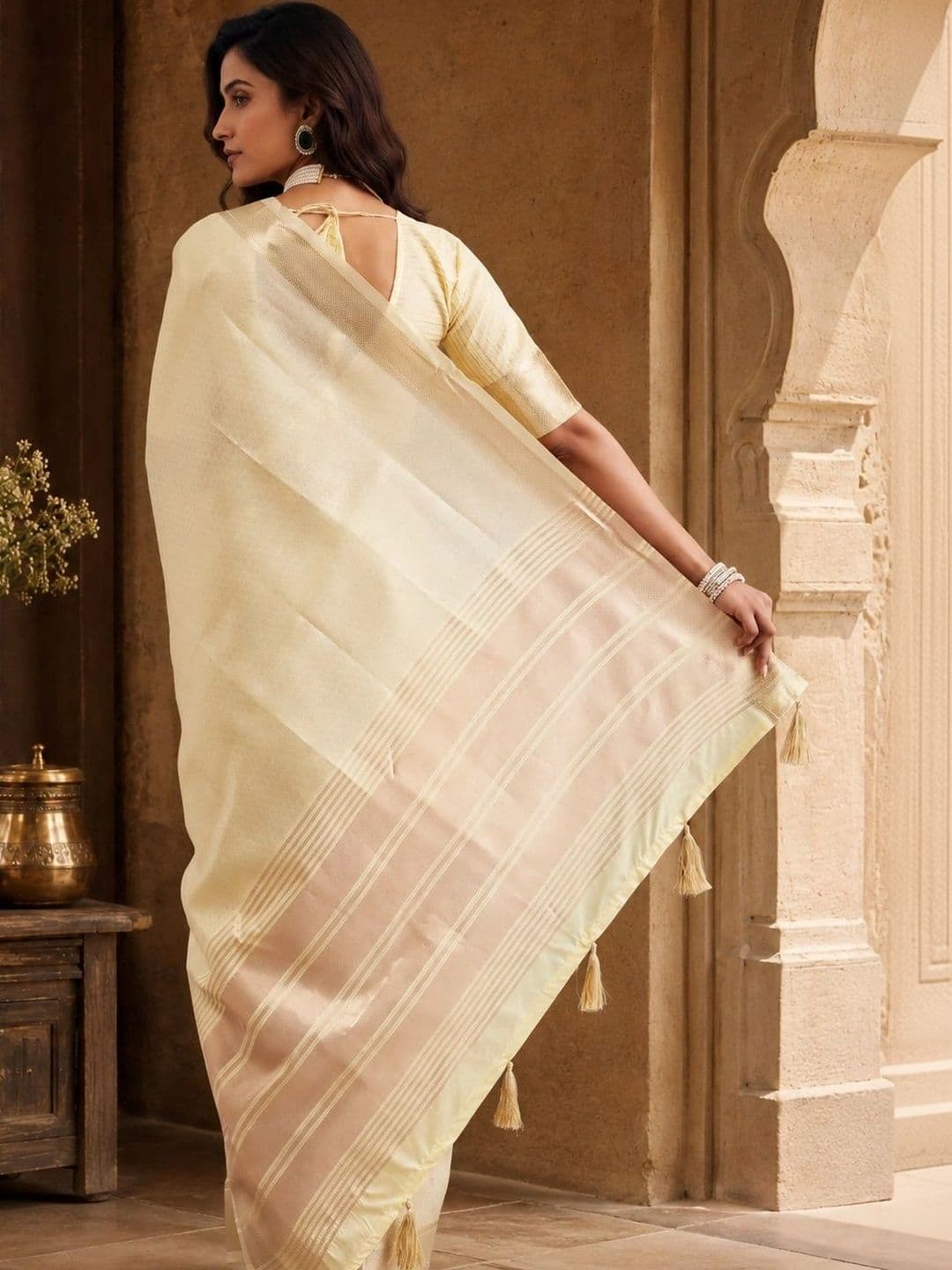 kasee Woven Design Zari Jute Silk Handloom Saree thumbnail 6