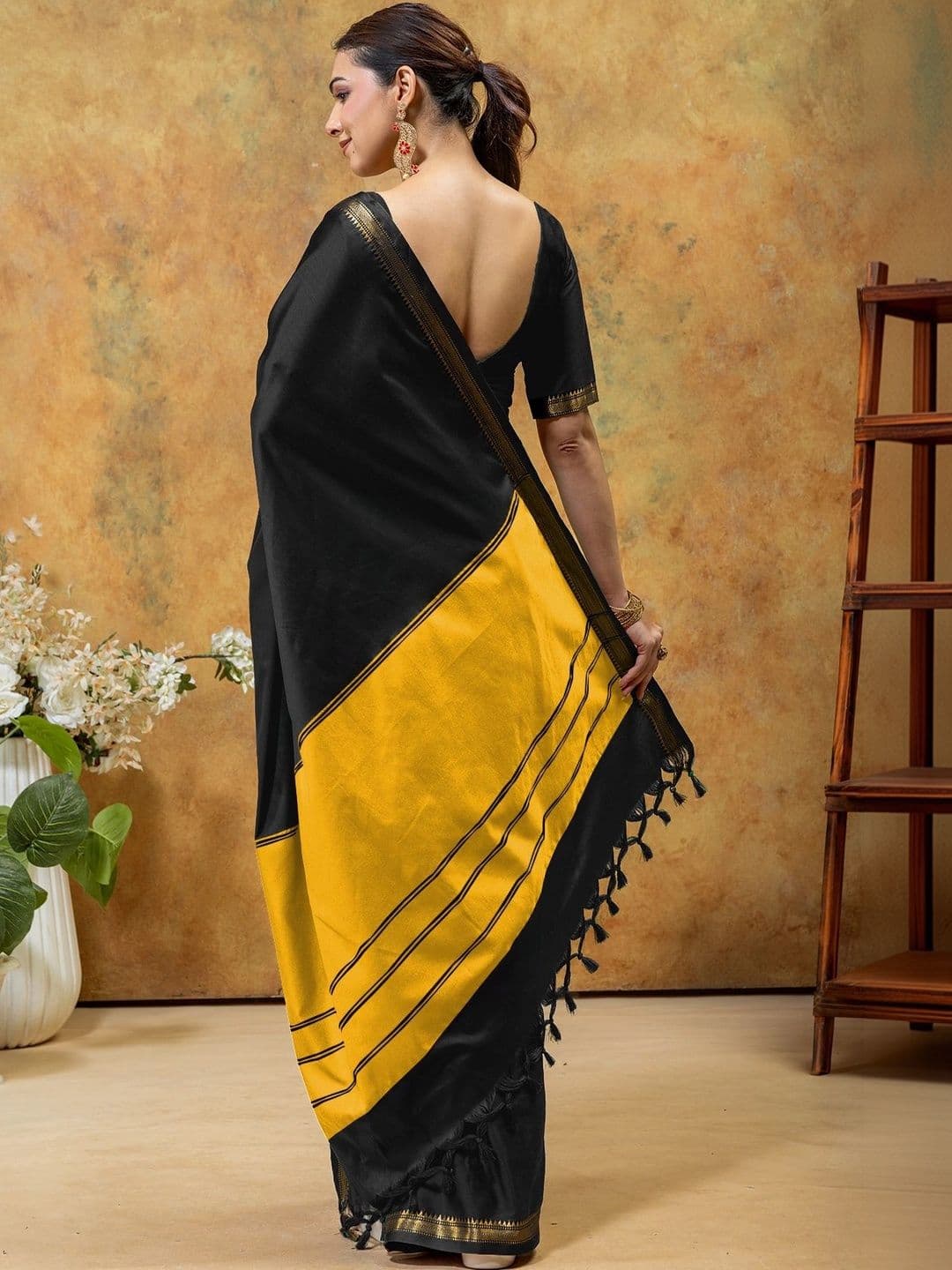 KALINI Zari Designer Gadwal Saree thumbnail 2