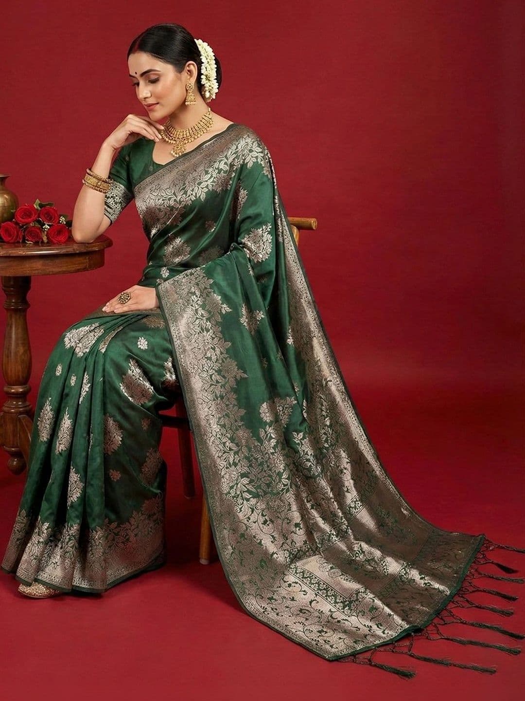 Mitera Woven Design Zari Silk Blend Banarasi Saree thumbnail 2