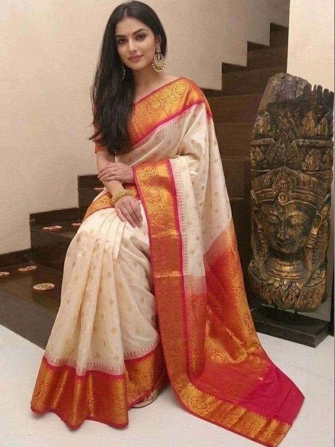 Milvia Ethnic Motifs Zari Silk Blend Designer Banarasi Saree thumbnail 4