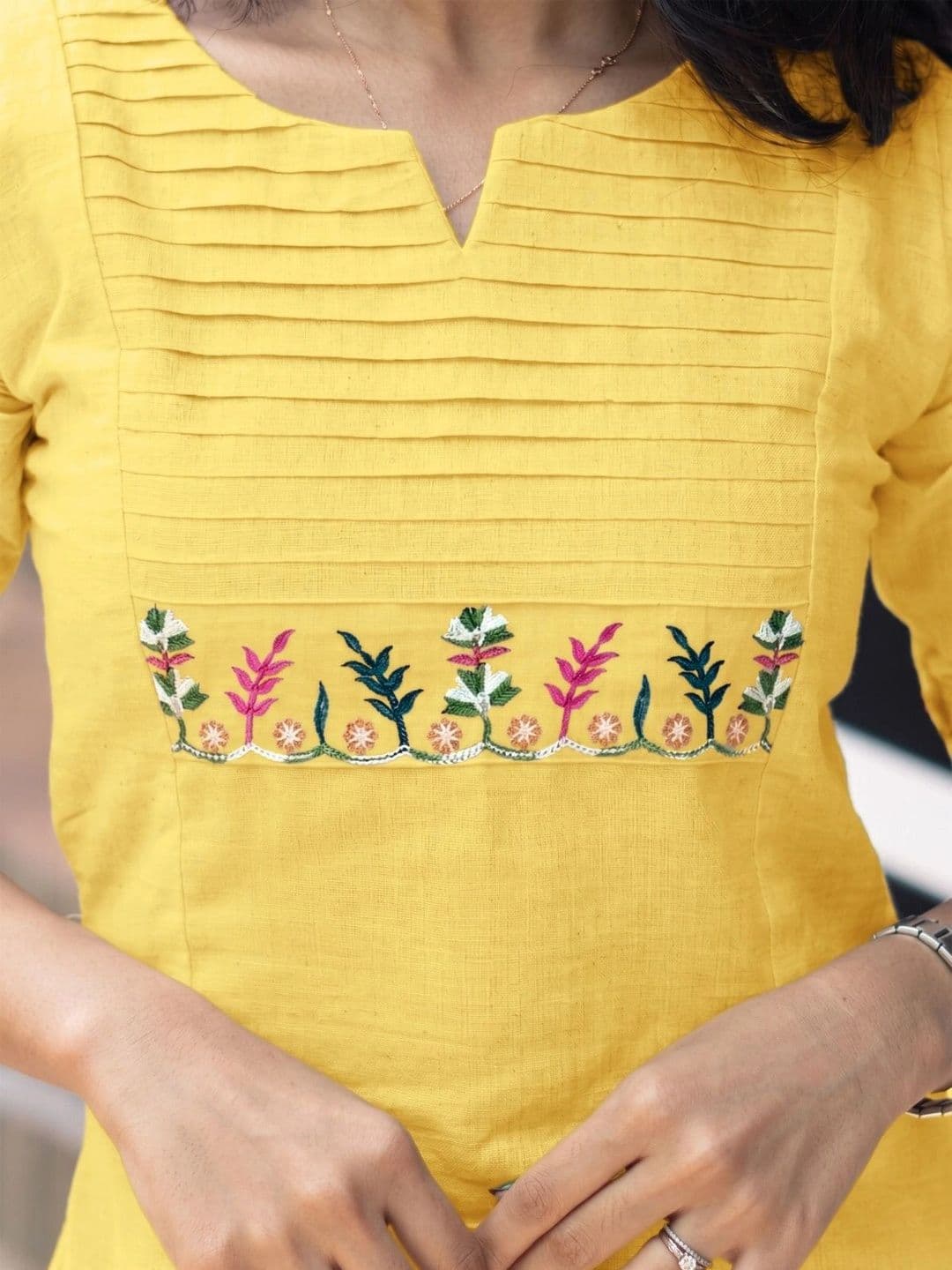 ZestLeaf Women Ethnic Motifs Embroidered Thread Work Kurta thumbnail 4