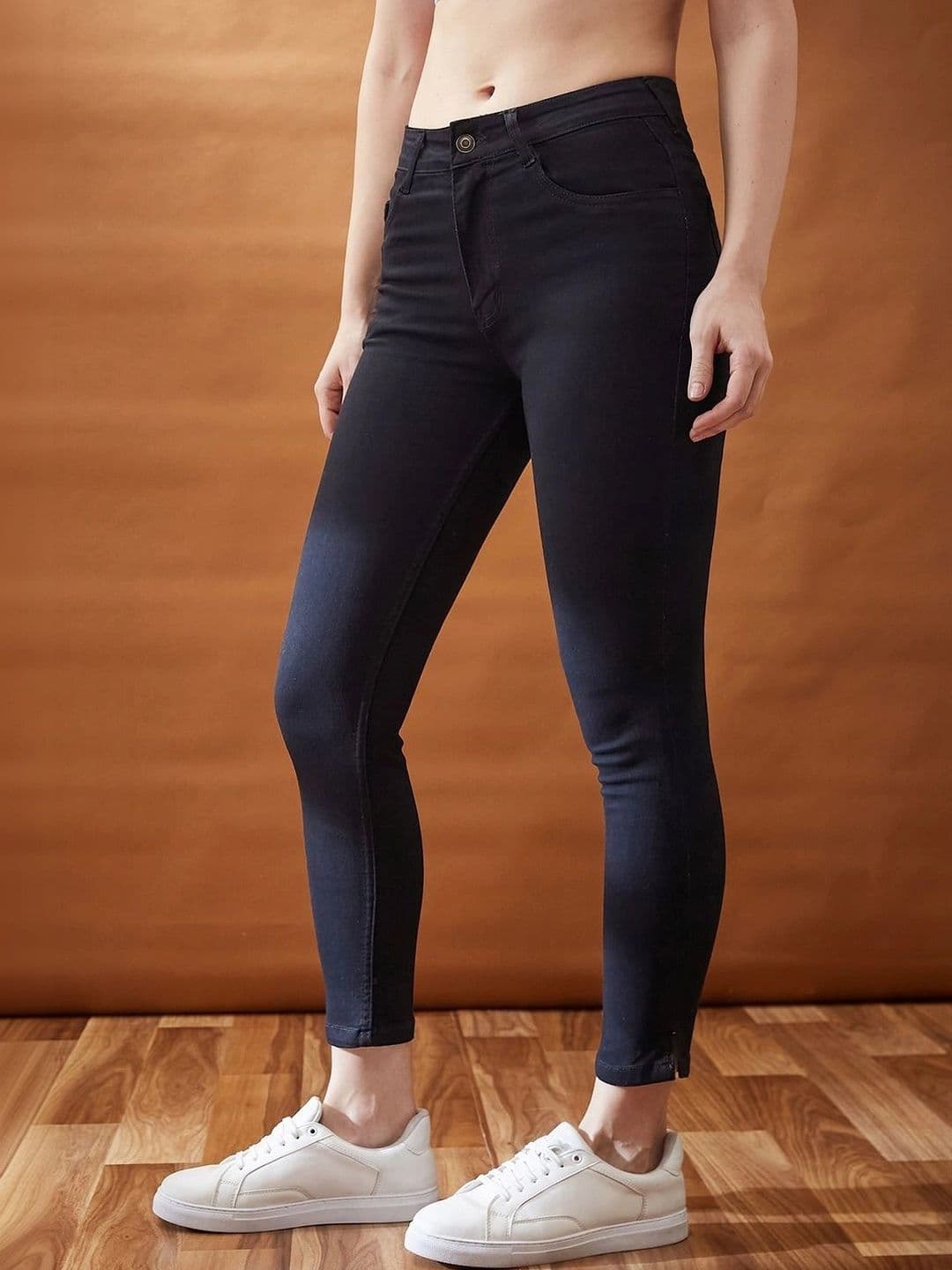 DOLCE CRUDO Women Slim Fit High-Rise Heavy Fade Stretchable Jeans thumbnail 3