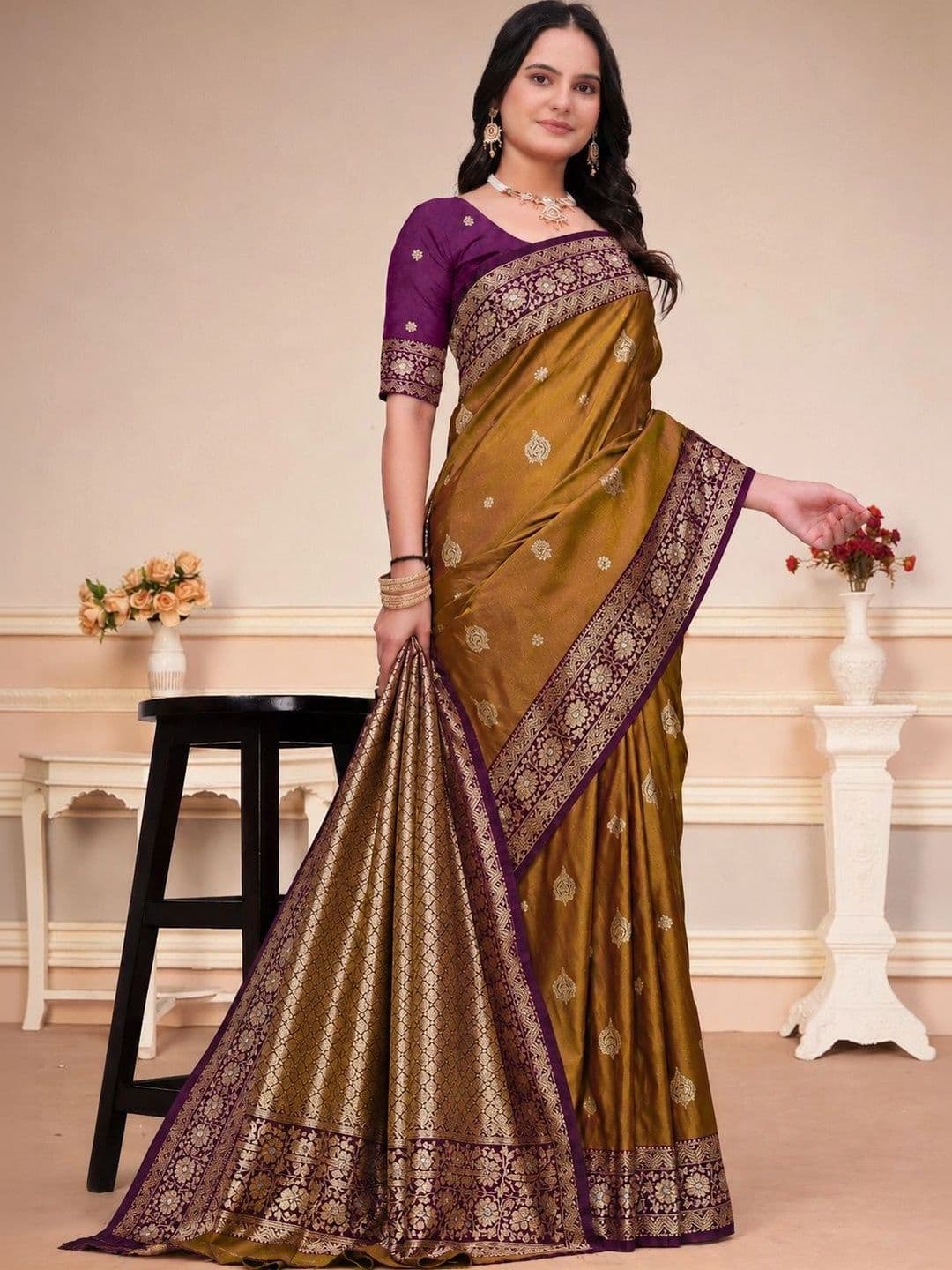RANGREET Woven Design Zari Saree thumbnail 4