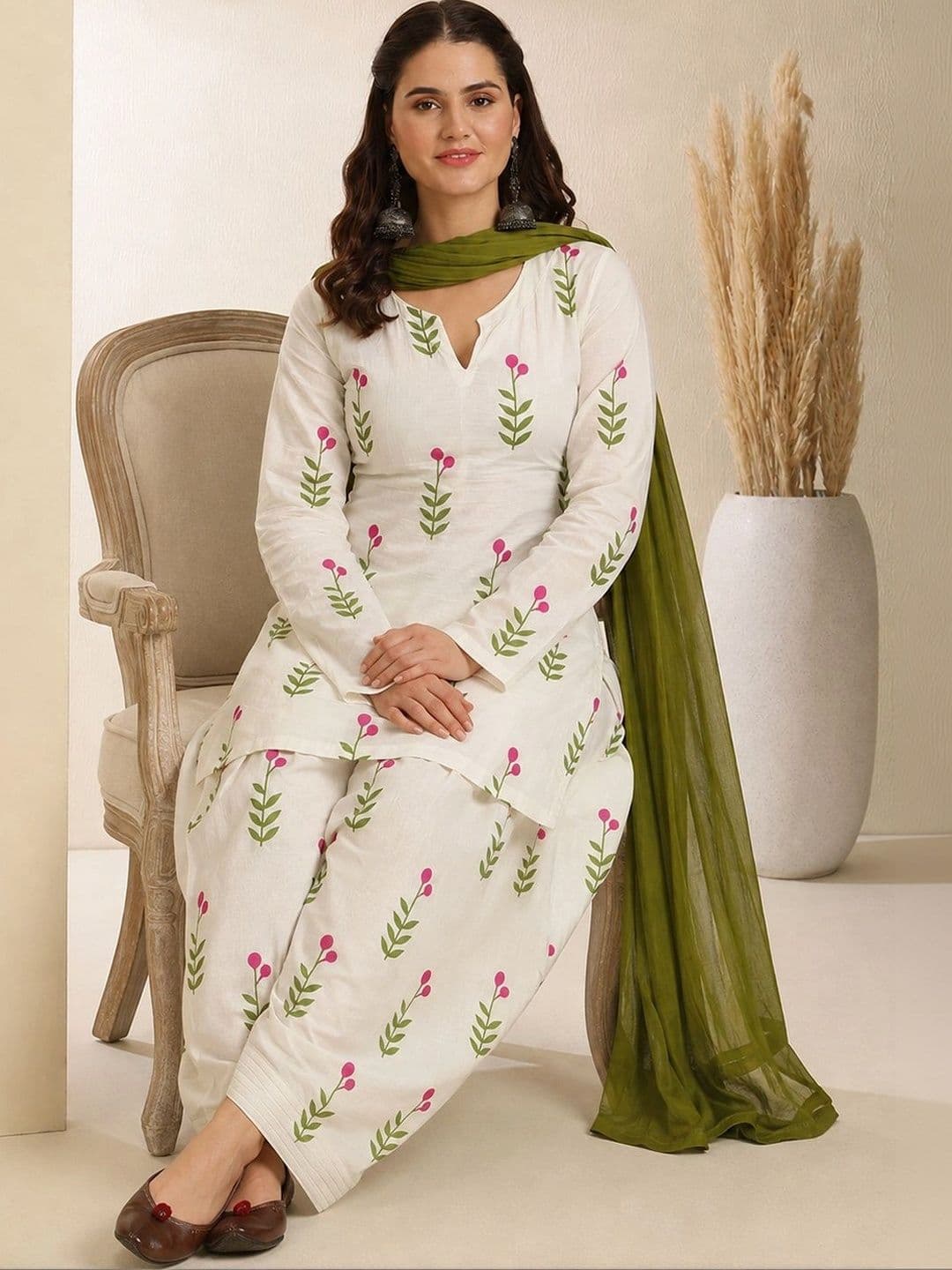 Sangria Women Floral Printed Regular Kurta with Patiala & Dupatta thumbnail 3