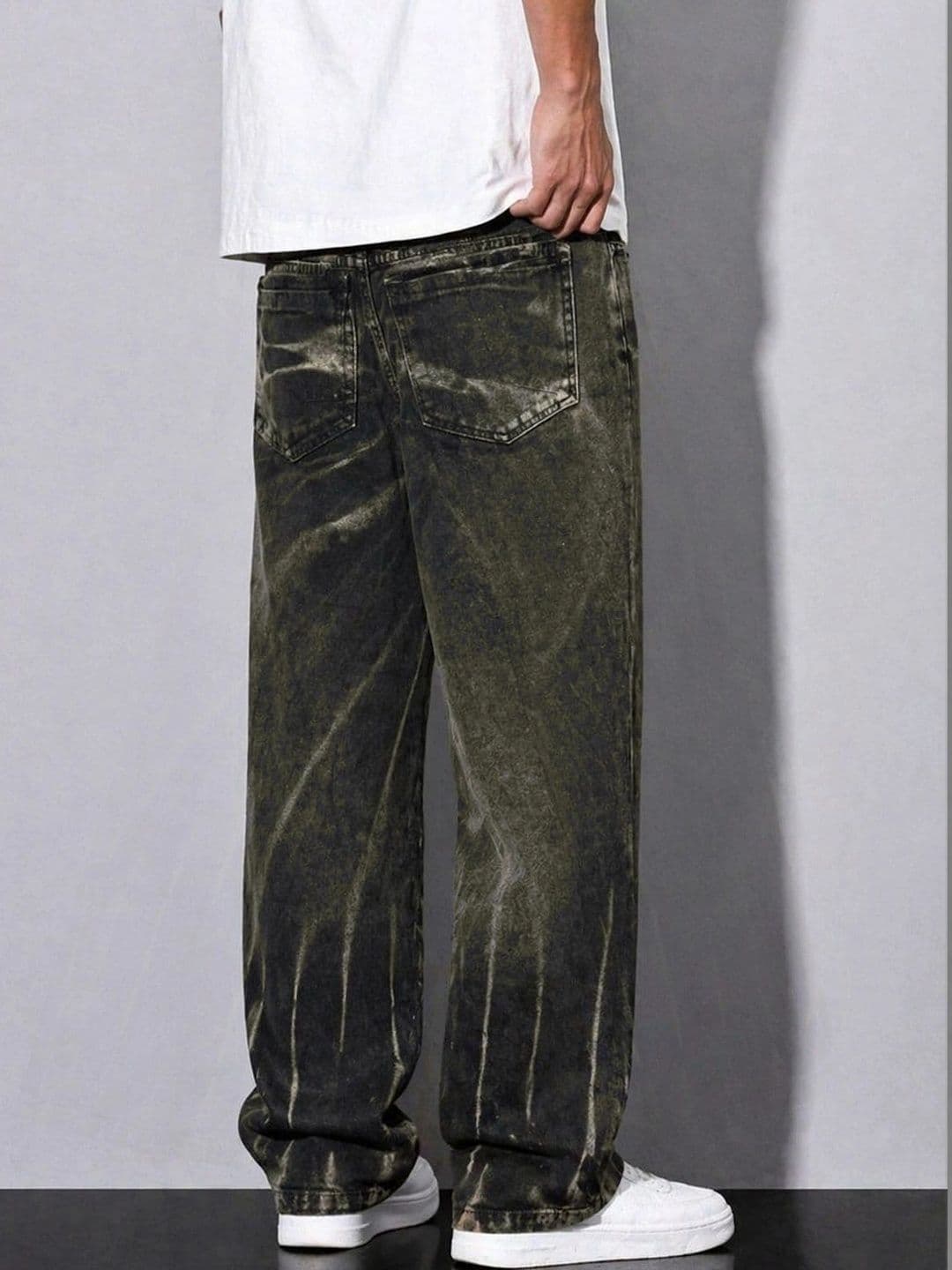 VERTICALS Men Straight Fit Mid-Rise Jeans thumbnail 2