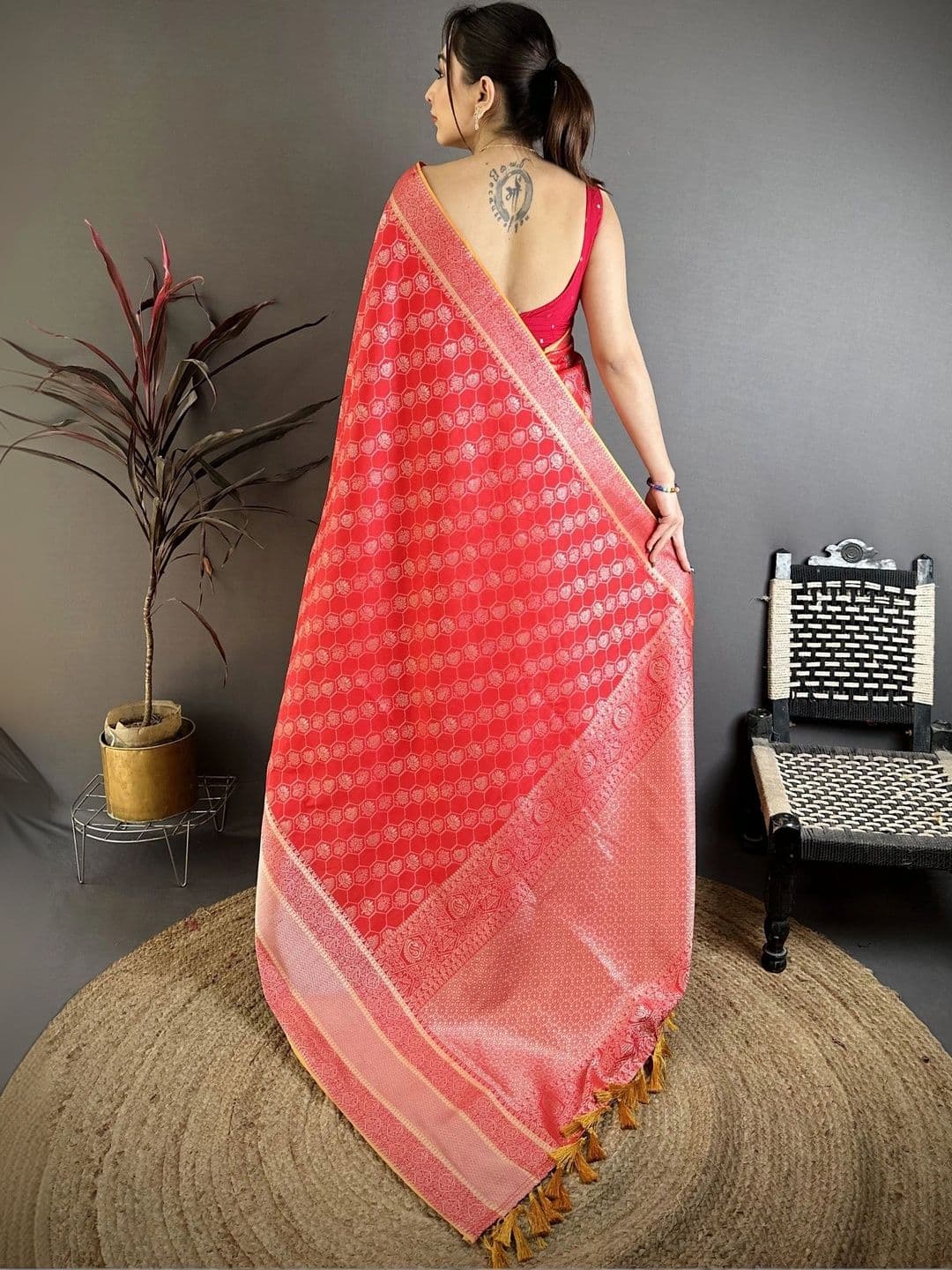 Moda Rapido Woven Design Zari Silk Blend Designer Banarasi Saree thumbnail 2