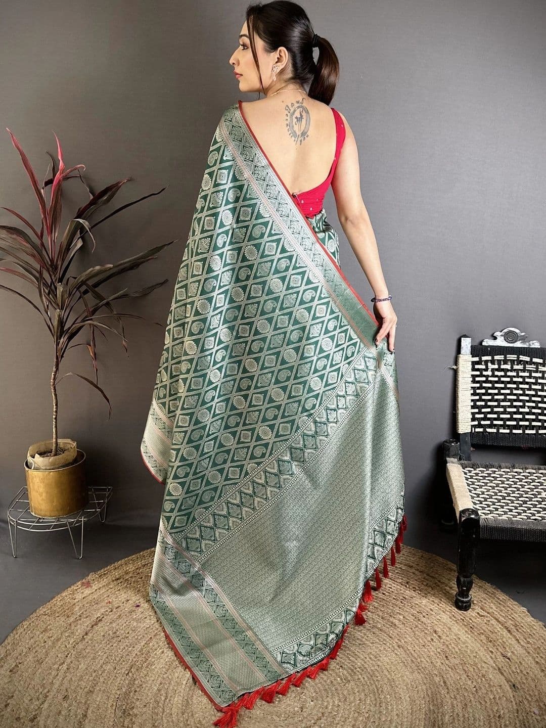Moda Rapido Woven Design Zari Silk Blend Designer Banarasi Saree thumbnail 2