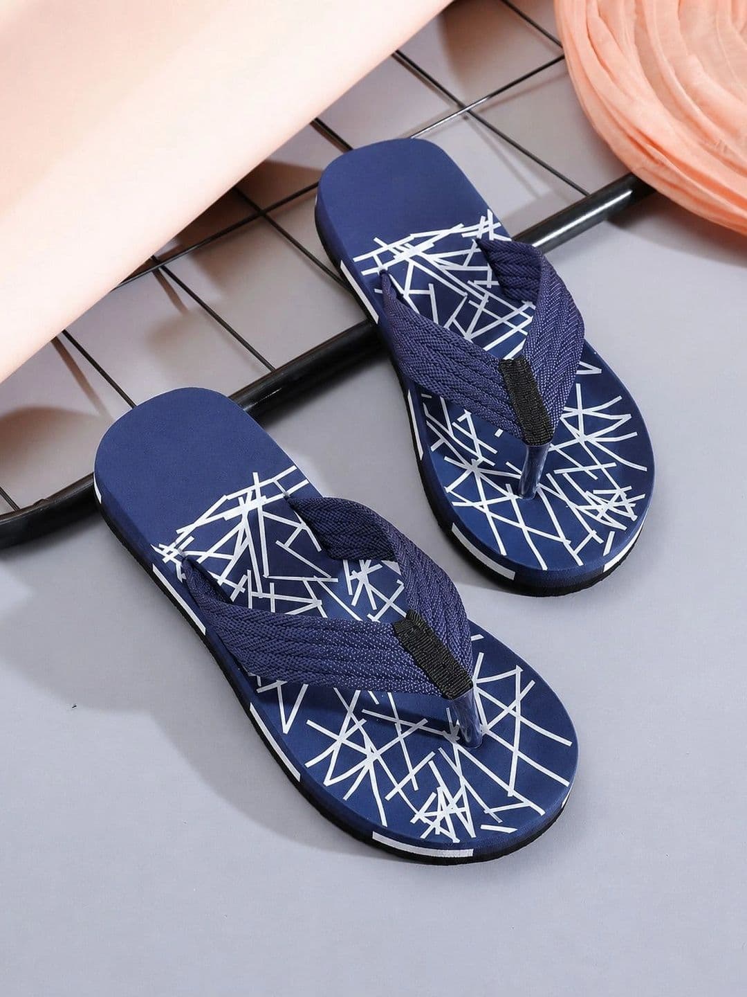 ENRIZZ Men Printed Thong Flip-Flops thumbnail 7