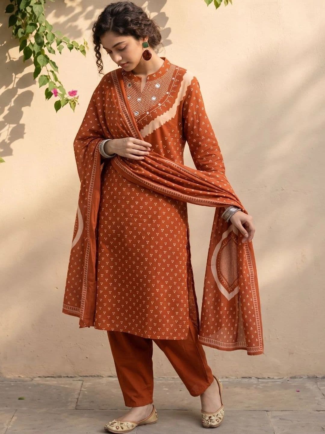 JANAKDULARI CREATION Women Ethnic Motifs Regular Mirror Work Pure Cotton Kurta Trousers thumbnail 3