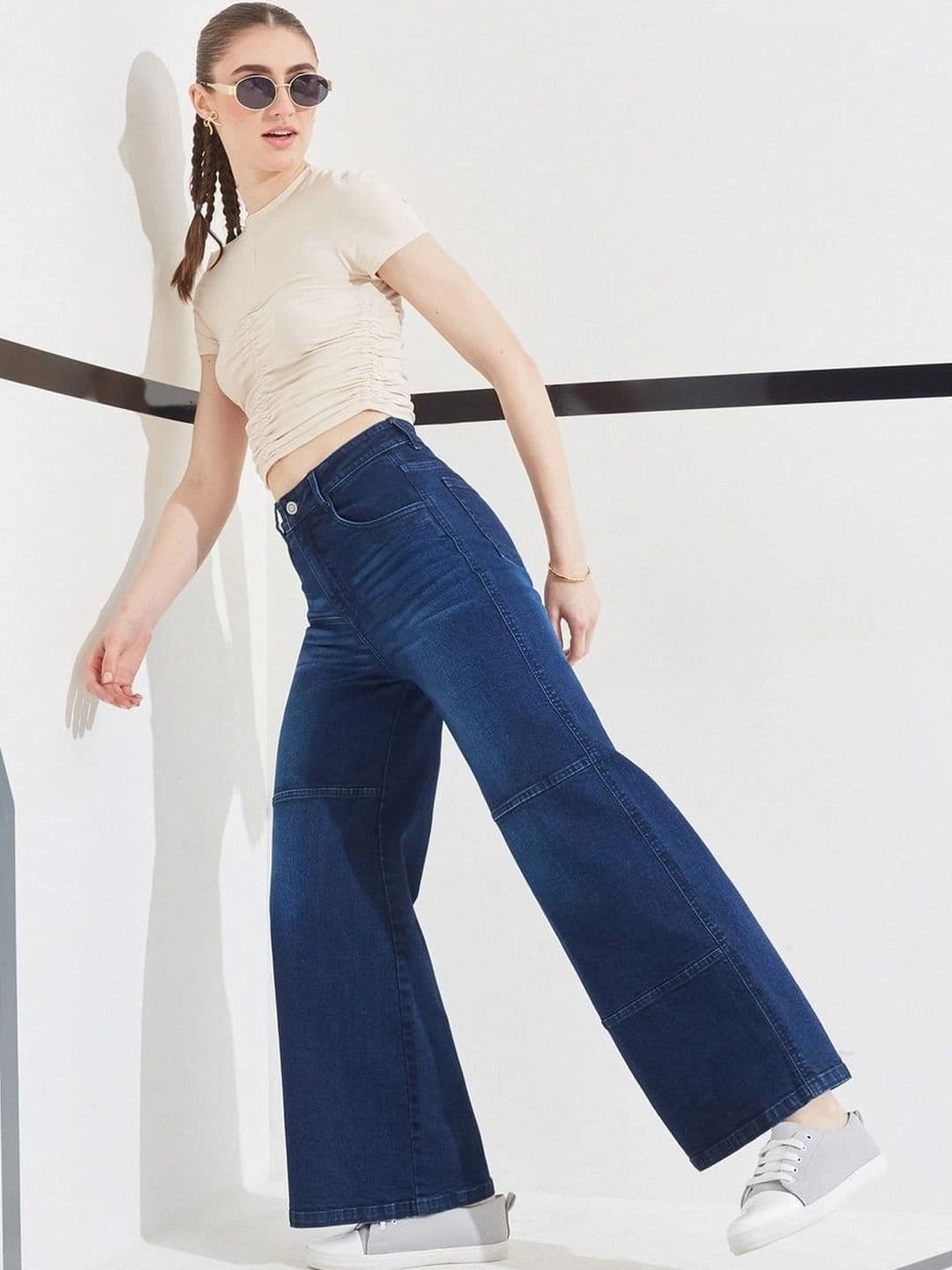 DOLCE CRUDO Women Wide Leg High-Rise Light Fade Stretchable Jeans thumbnail 3