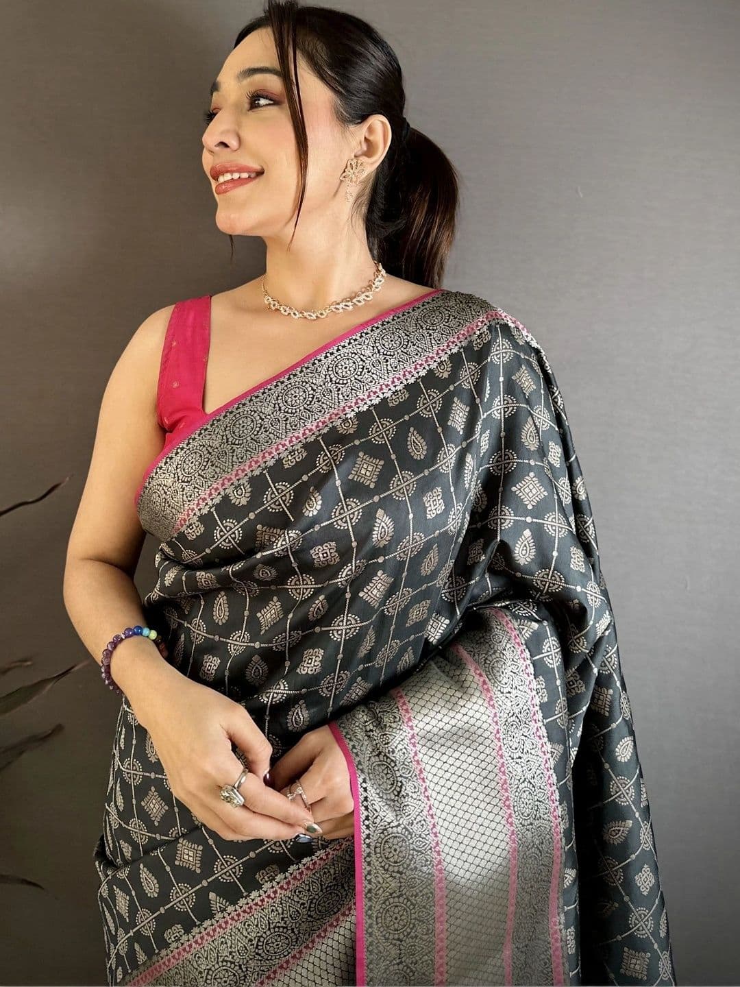 Moda Rapido Woven Design Zari Silk Blend Designer Banarasi Saree thumbnail 3