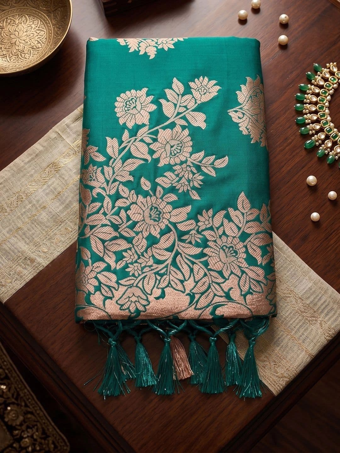 Mitera Woven Design Zari Silk Blend Banarasi Saree thumbnail 2