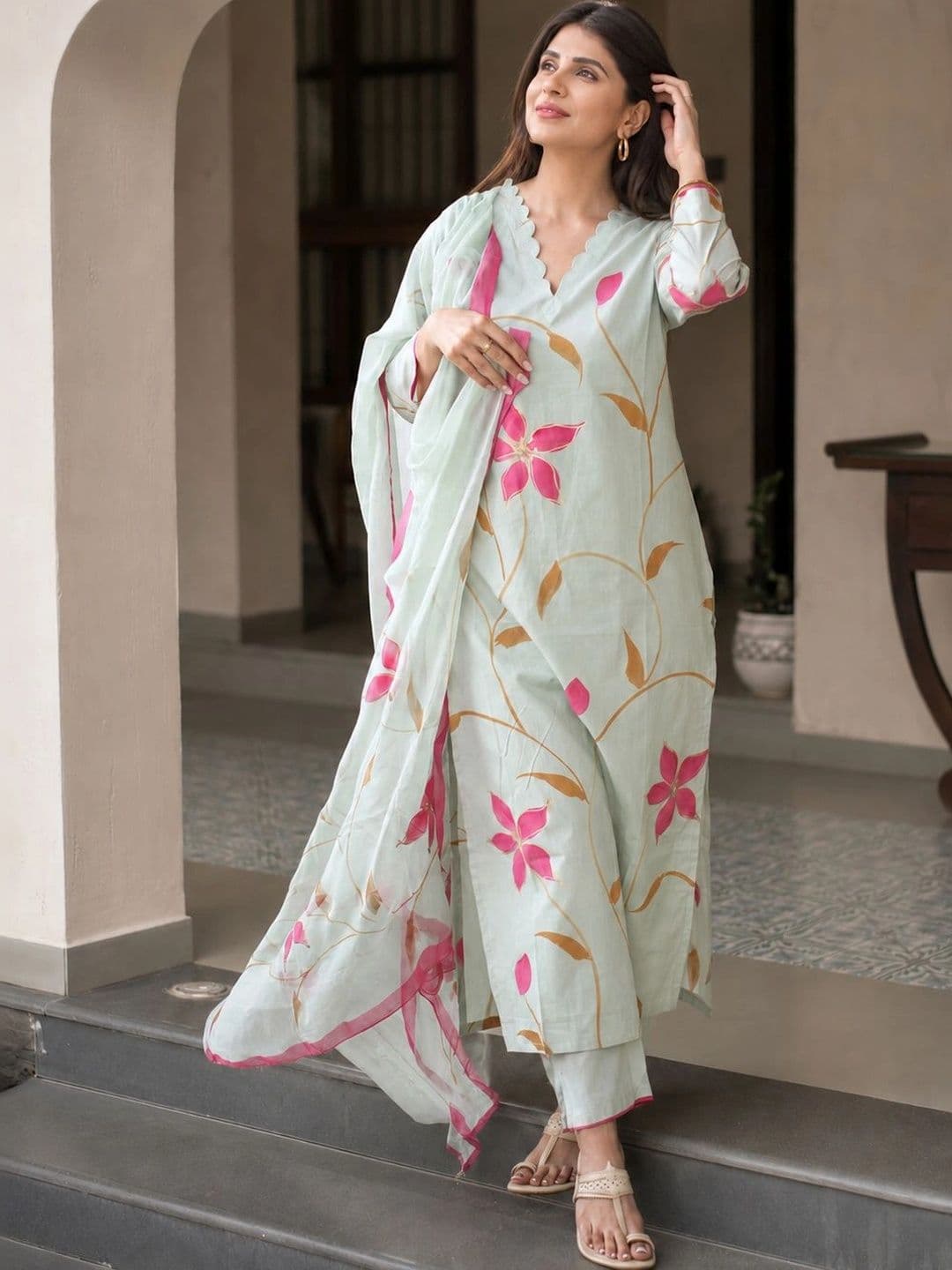 Aaghnya Women Floral Printed Regular Kurta with Trousers & With Dupatta thumbnail 4