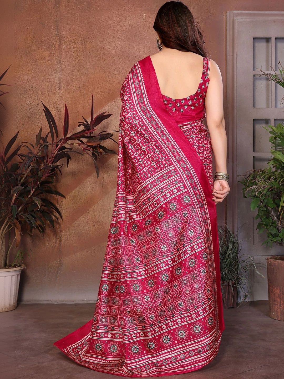 JANOI Art Silk Saree thumbnail 4