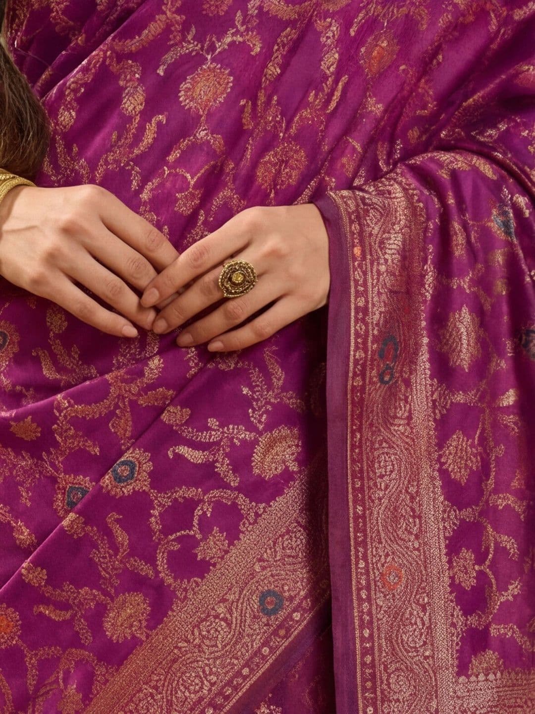 Anouk Rustic Paisley Zari Silk Blend Designer Kanjeevaram Saree thumbnail 5