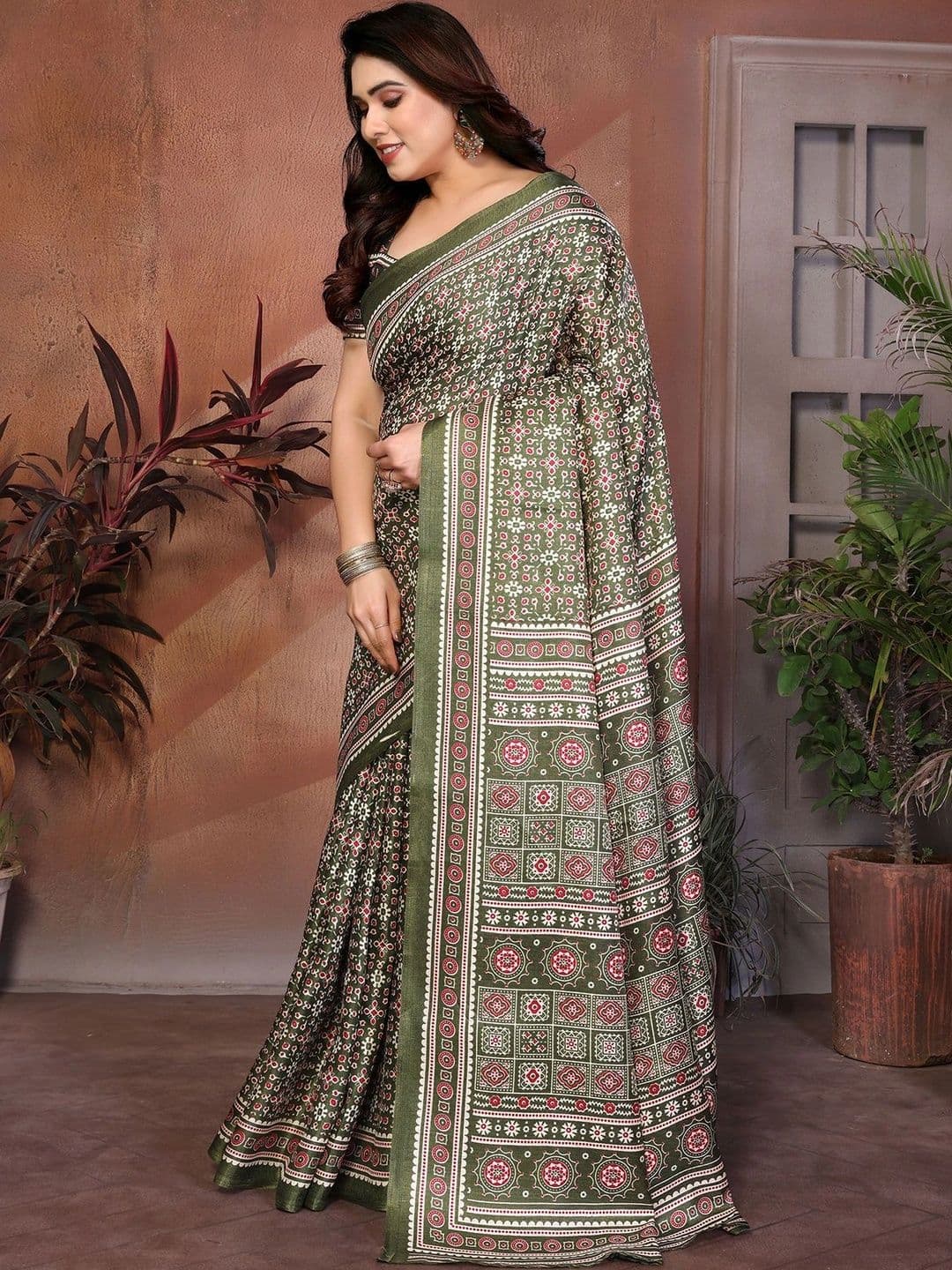 SZN Art Silk Saree thumbnail 2
