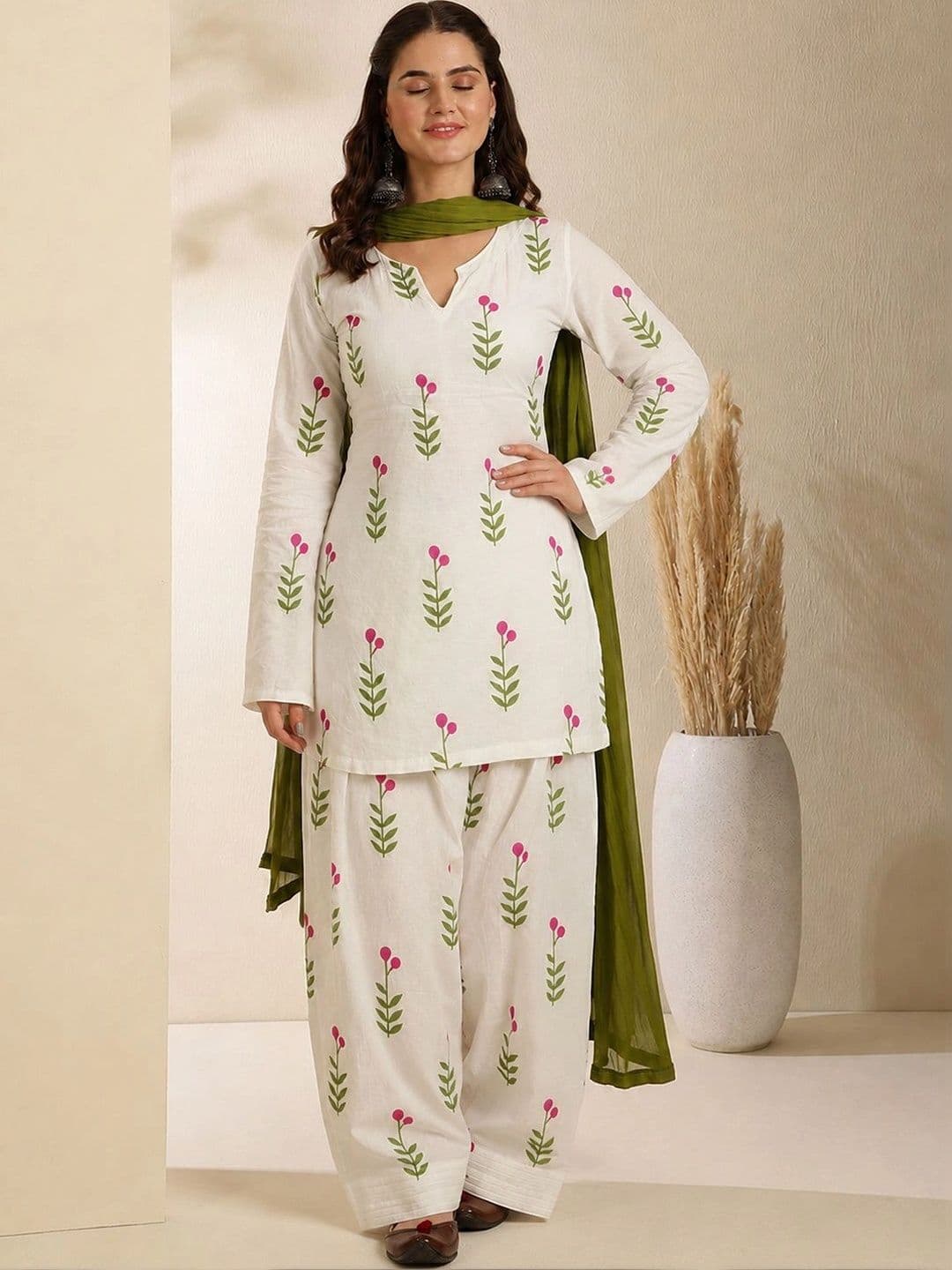 Sangria Women Floral Printed Regular Kurta with Patiala & Dupatta thumbnail 5