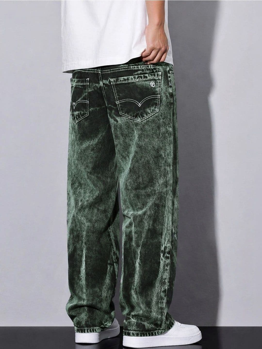 VERTICALS Men Straight Fit Mid-Rise Jeans thumbnail 2