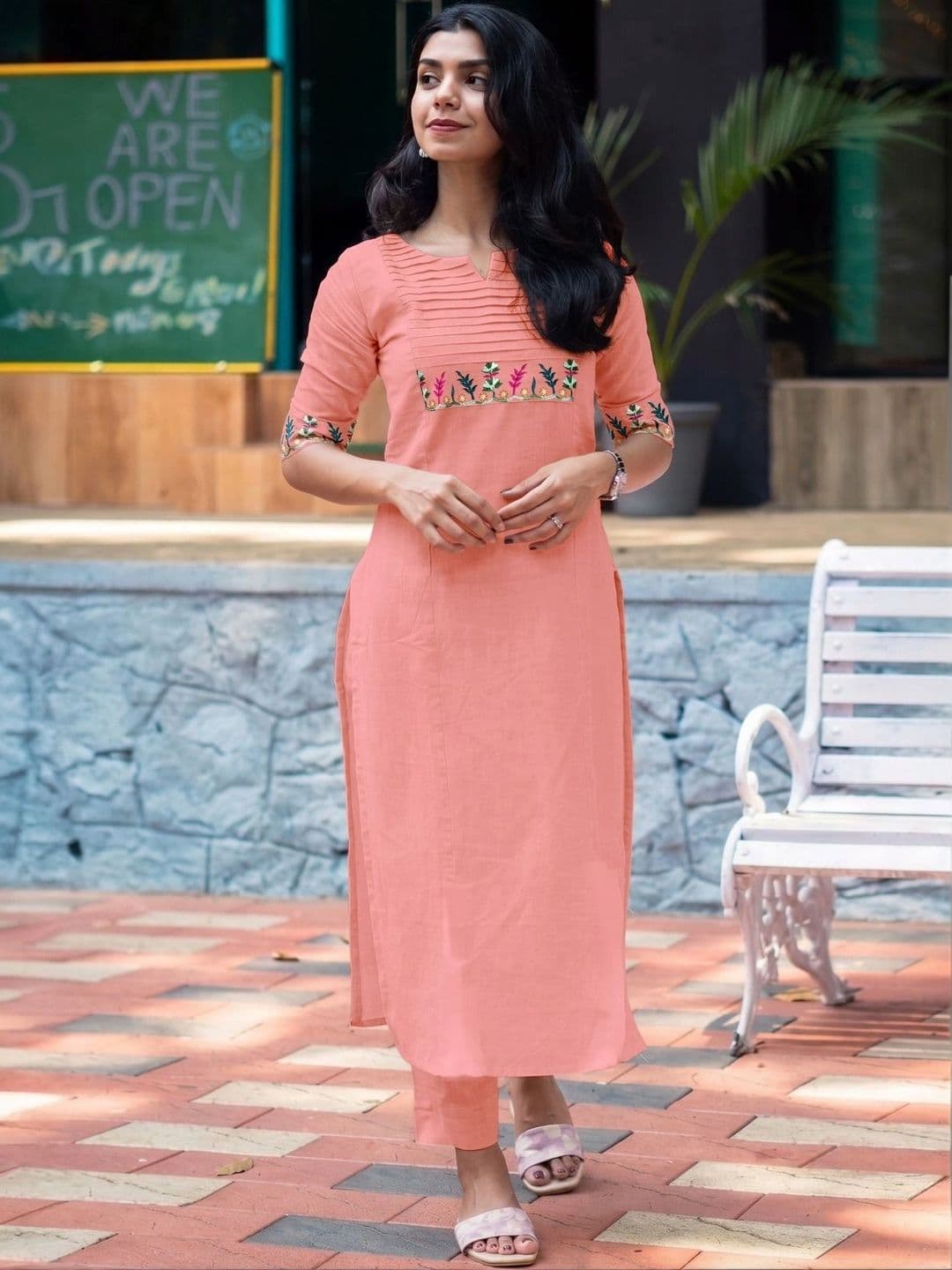 ZestLeaf Women Ethnic Motifs Embroidered Thread Work Kurta - view 1