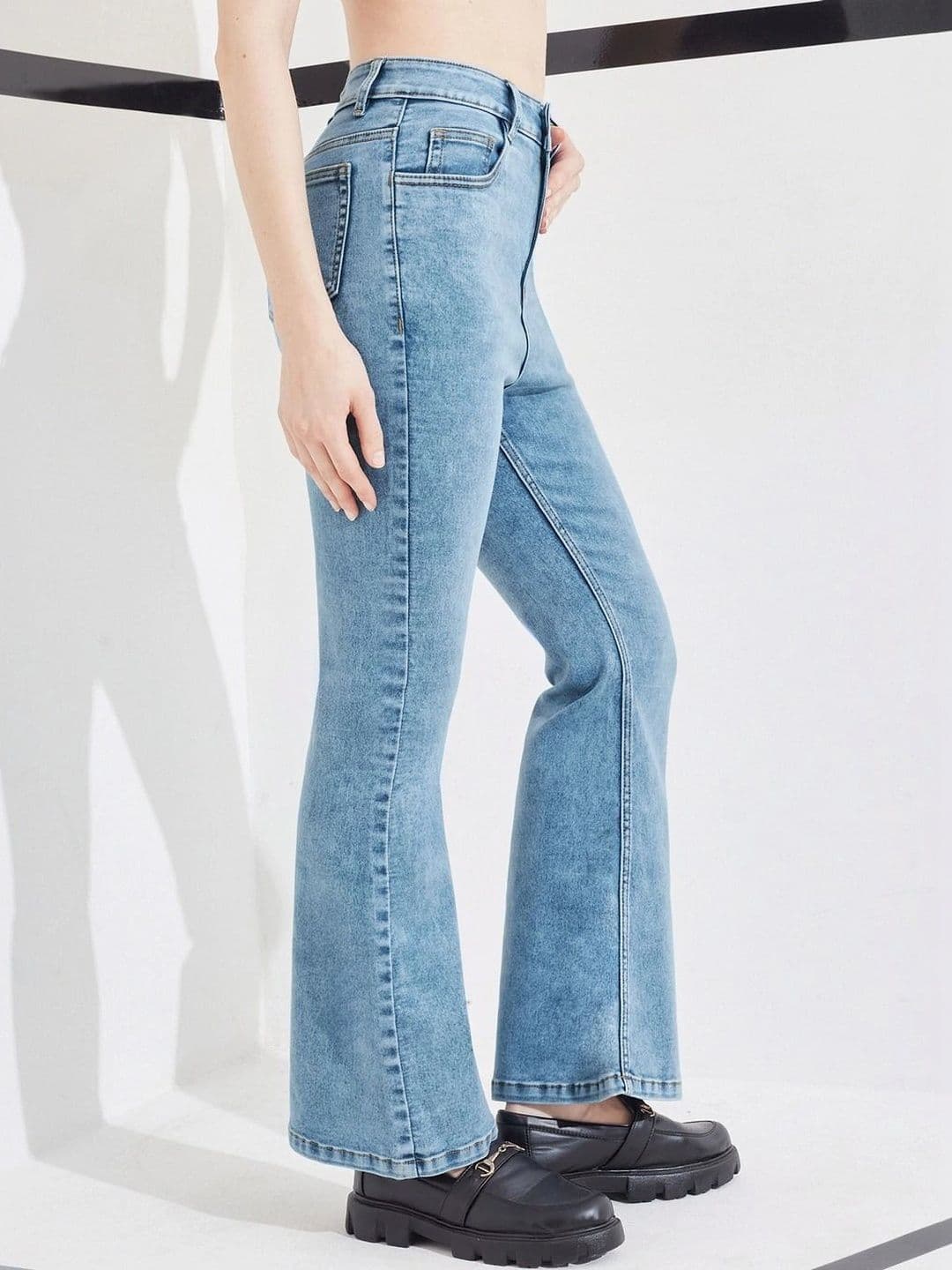 DOLCE CRUDO Women Bootcut High-Rise Light Fade Stretchable Jeans thumbnail 5