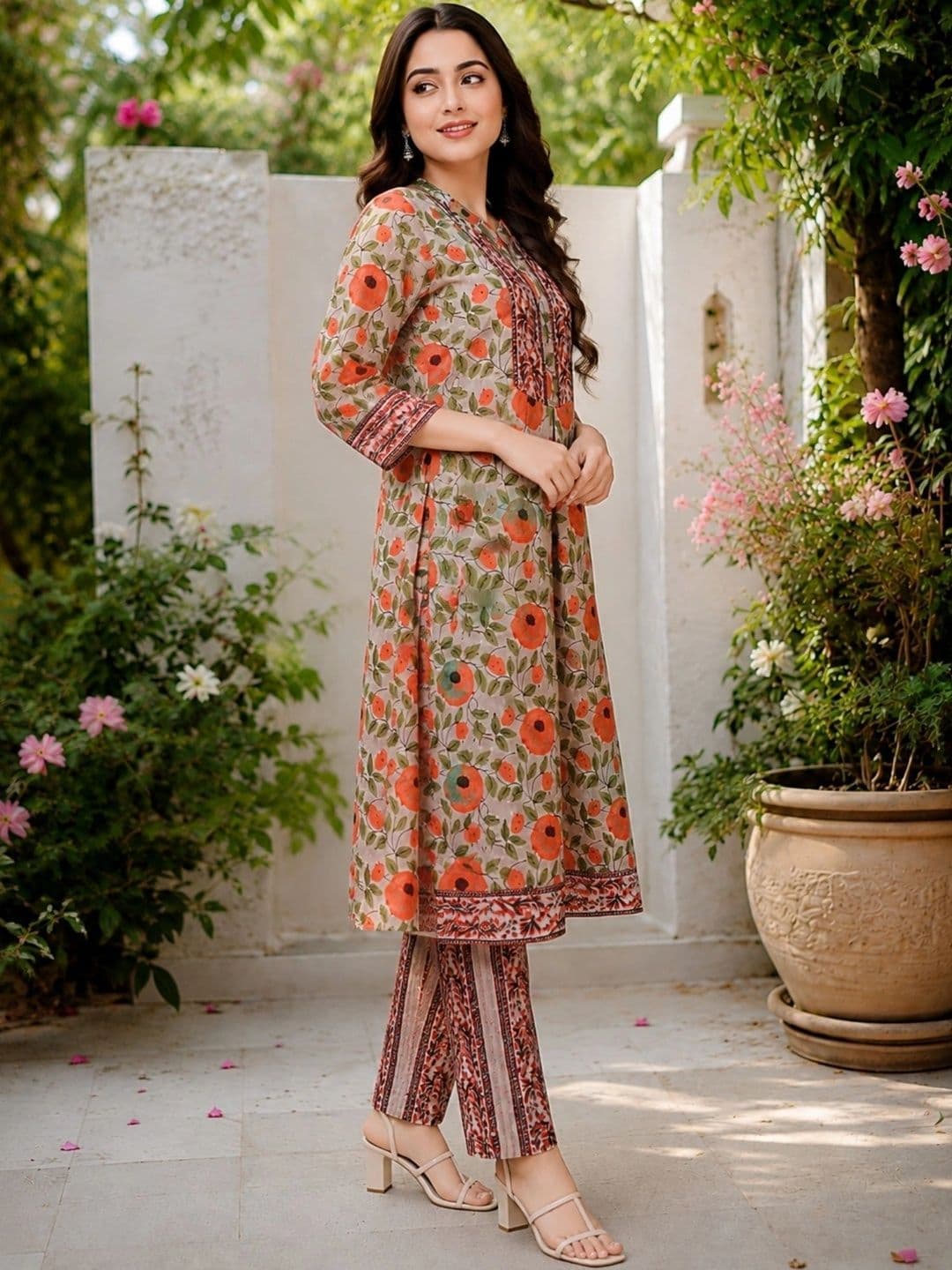 NAVYAAZRI Women Floral Printed Regular Pure Cotton Kurta with Trousers thumbnail 3