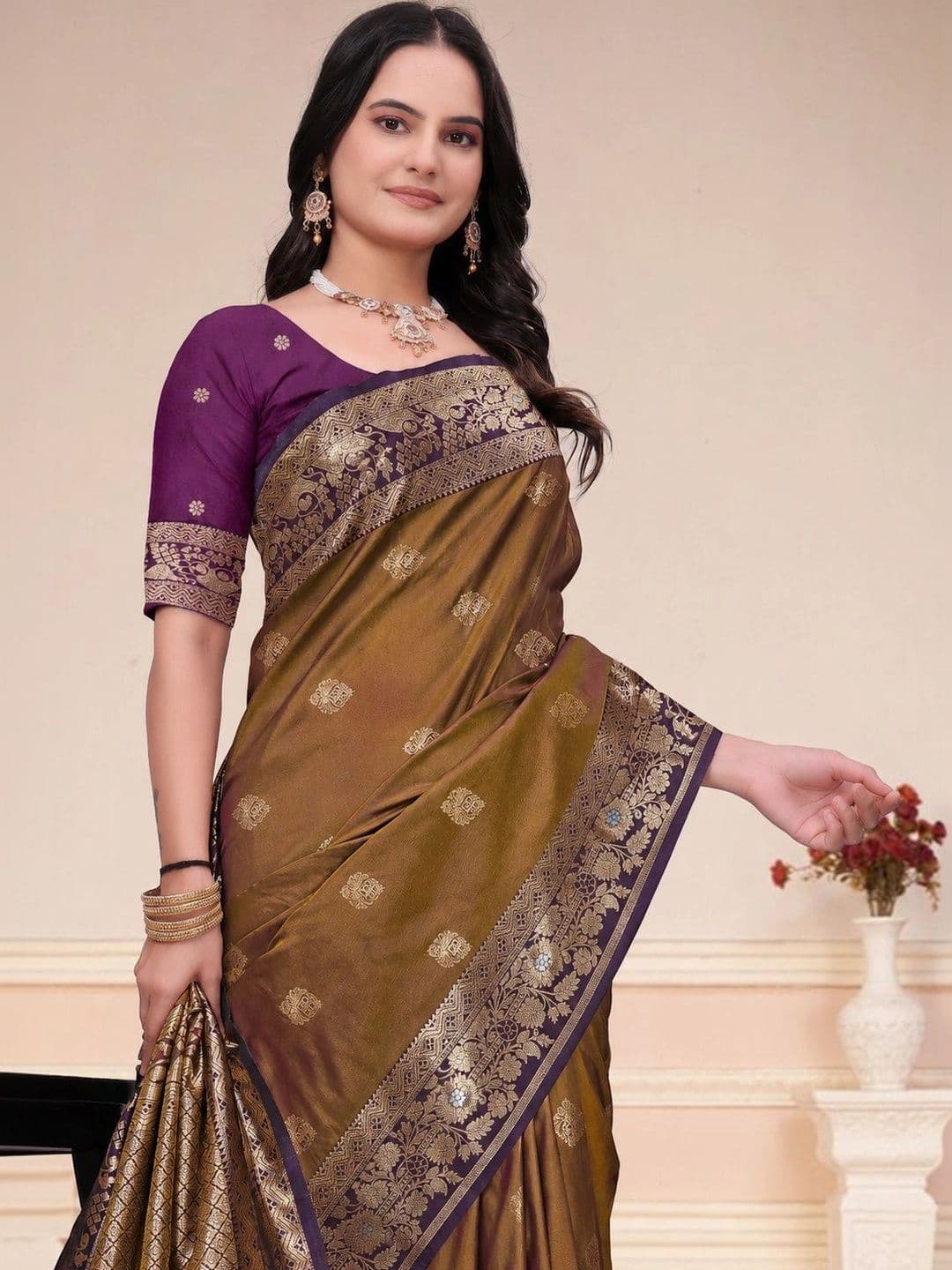 RANGREET Woven Design Zari Saree thumbnail 3