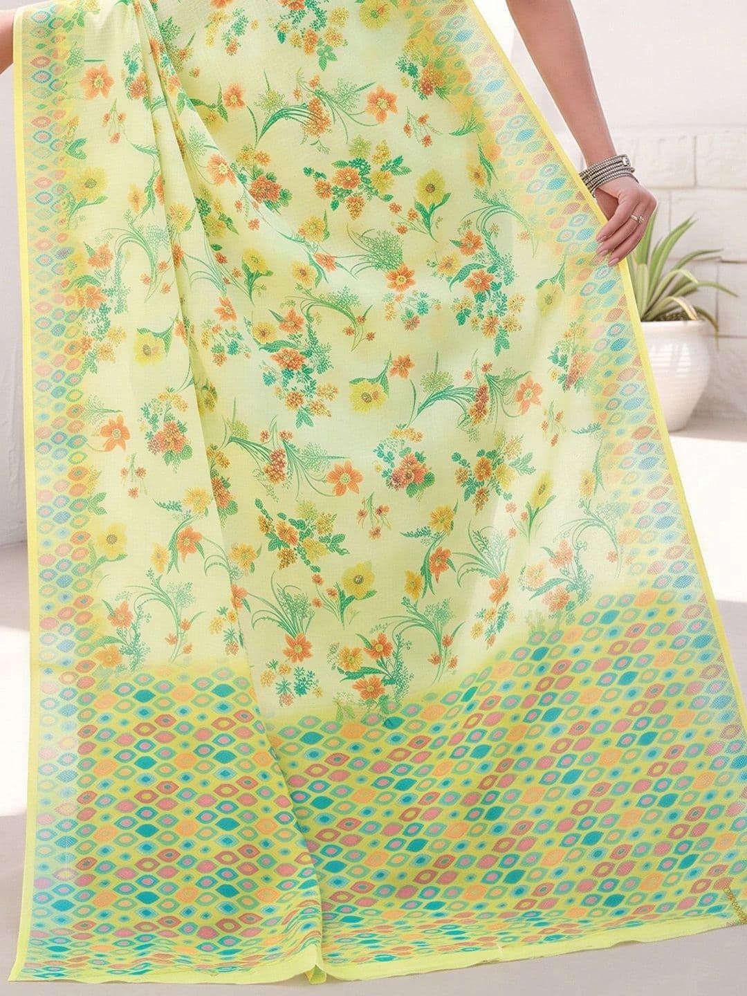 Anouk Floral Zari Designer Saree thumbnail 2