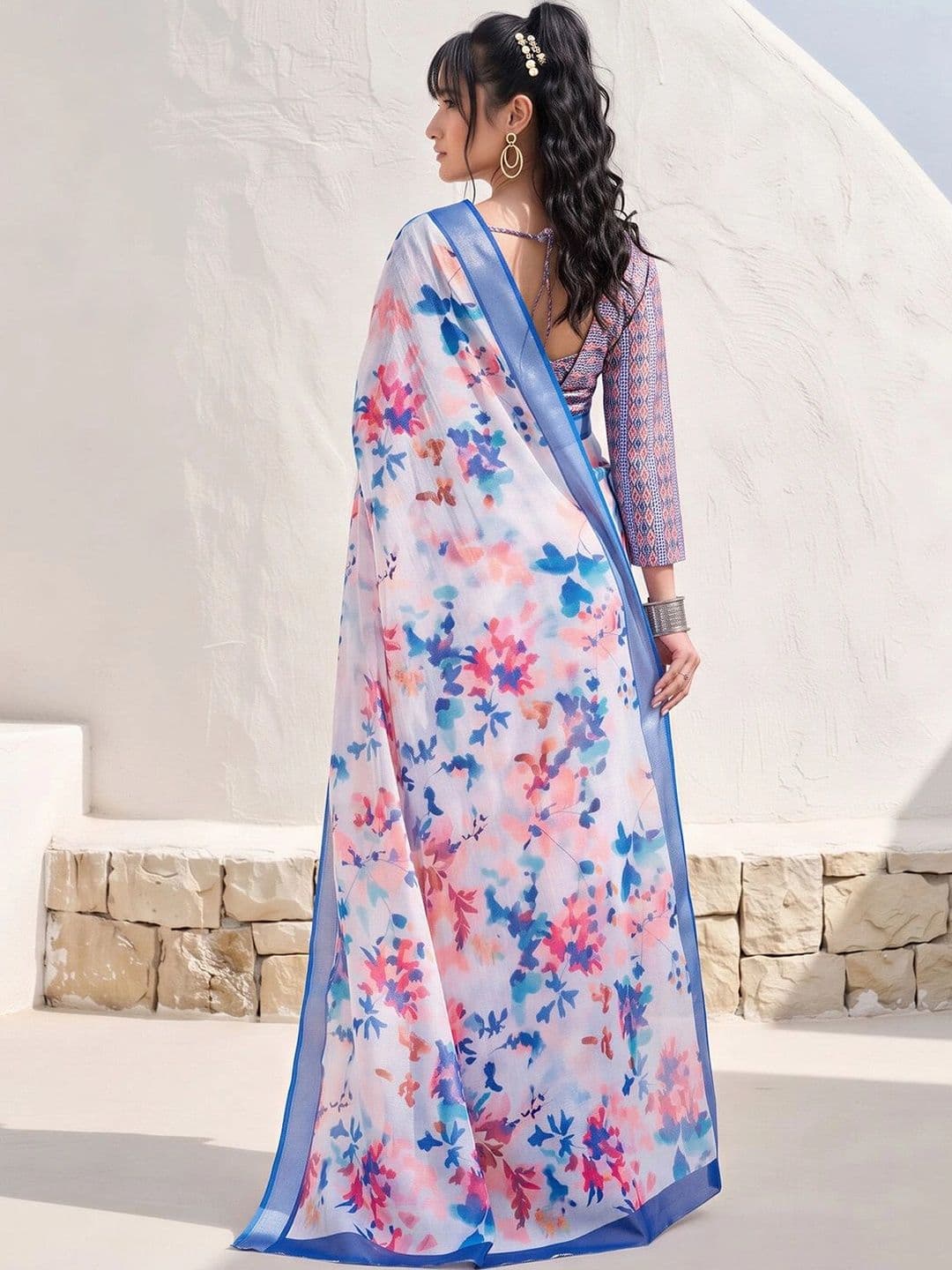 Anouk Floral Zari Designer Saree thumbnail 5