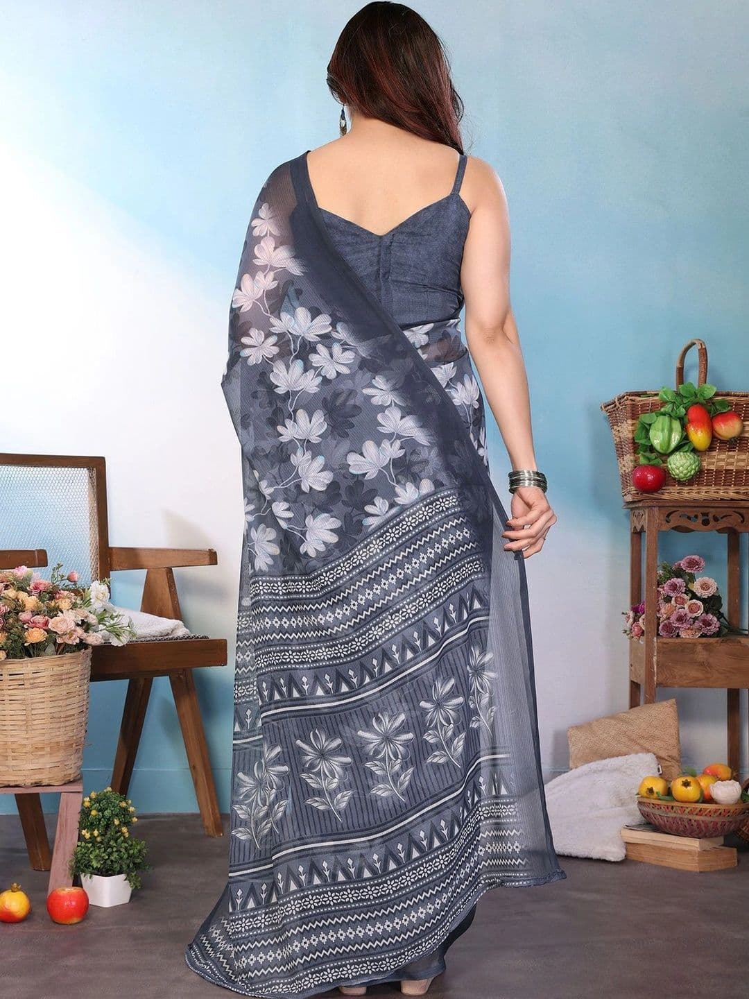 Lookmark Floral Poly Georgette Saree thumbnail 4