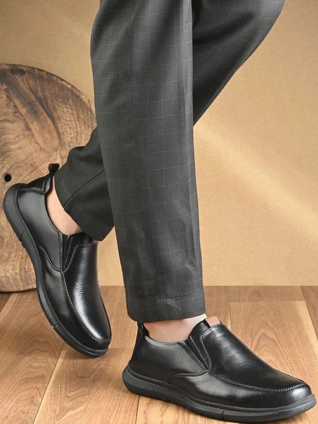 Lushwalk Men Leather Round Toe Slip-On Slip-On Shoes Formal Shoes thumbnail 3