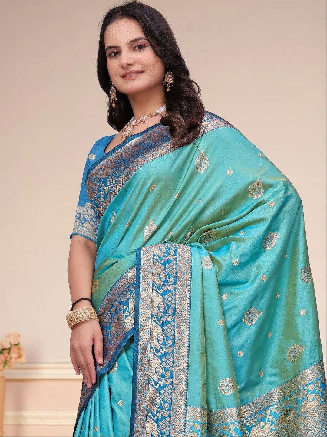 RANGREET Ethnic Motifs Zari Saree thumbnail 2