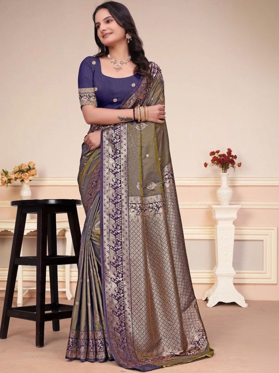 RANGREET Woven Design Zari Saree thumbnail 3