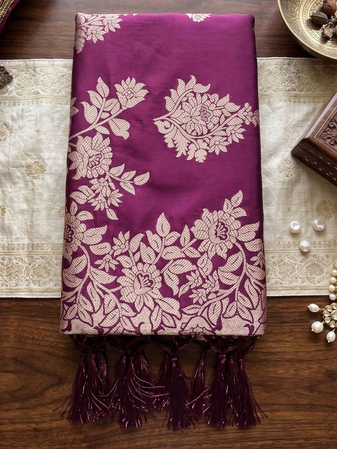 Mitera Woven Design Zari Silk Blend Banarasi Saree thumbnail 2