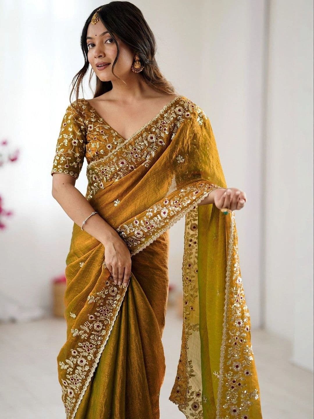 Fashorama Embellished Embroidered Silk Blend Designer Saree thumbnail 3