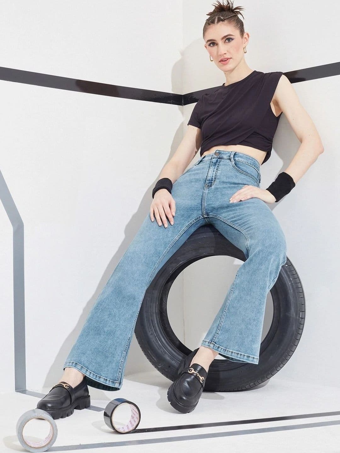 DOLCE CRUDO Women Bootcut High-Rise Light Fade Stretchable Jeans thumbnail 3