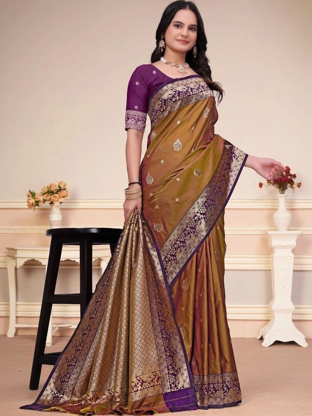 RANGREET Ethnic Motifs Zari Saree thumbnail 3