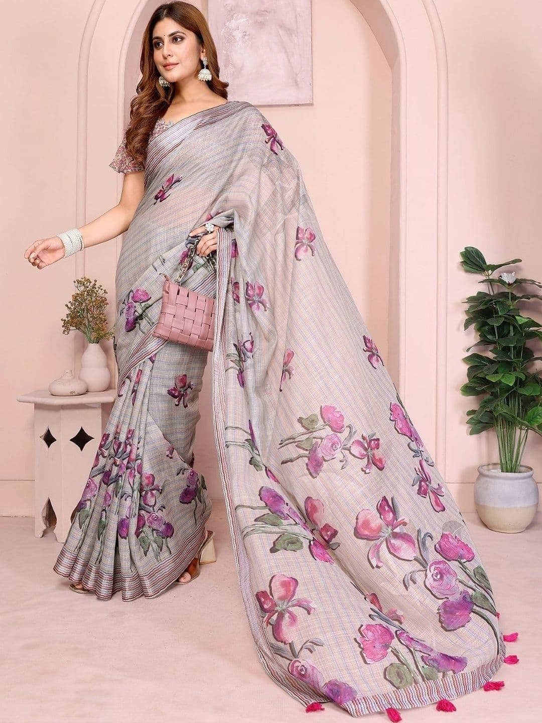 Kesarii Floral Linen Blend Saree thumbnail 4