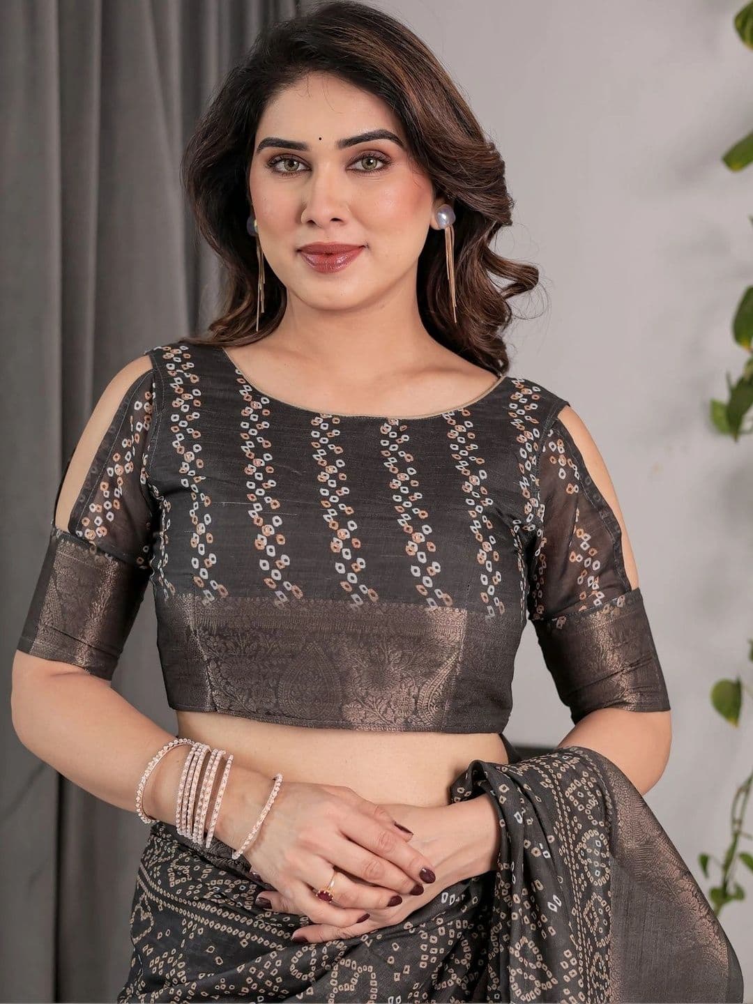 LUMIN KNOT Bandhani Pure Linen Designer Saree thumbnail 6