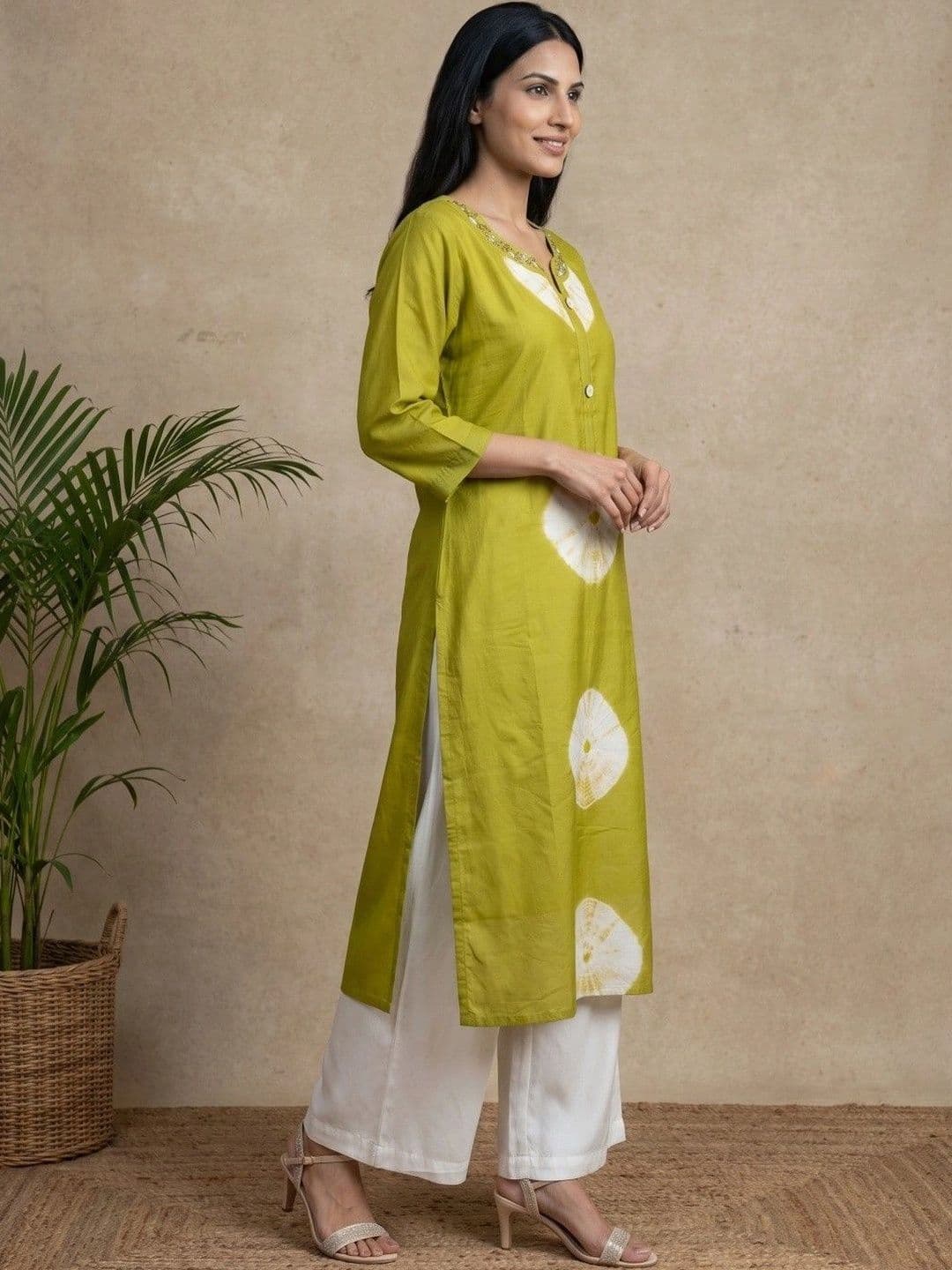 4u Fashion Women Dyed Thread Work Chanderi Silk Kurta thumbnail 6