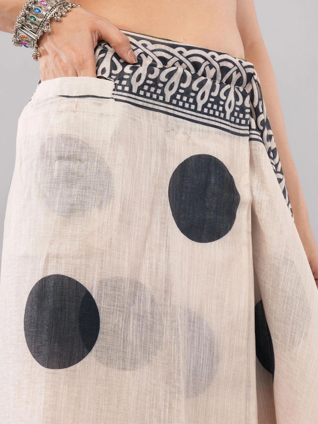 SAMANTHA Polka Dot Linen Blend Belted Saree thumbnail 2