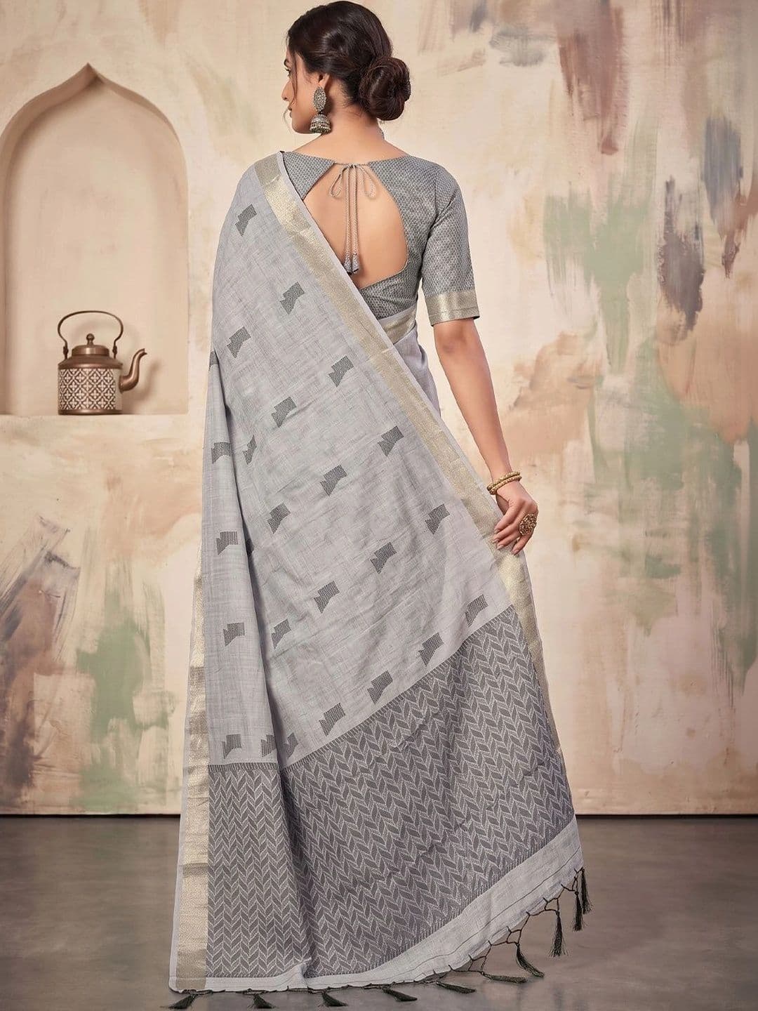 Mitera Woven Design Linen Blend Saree thumbnail 3