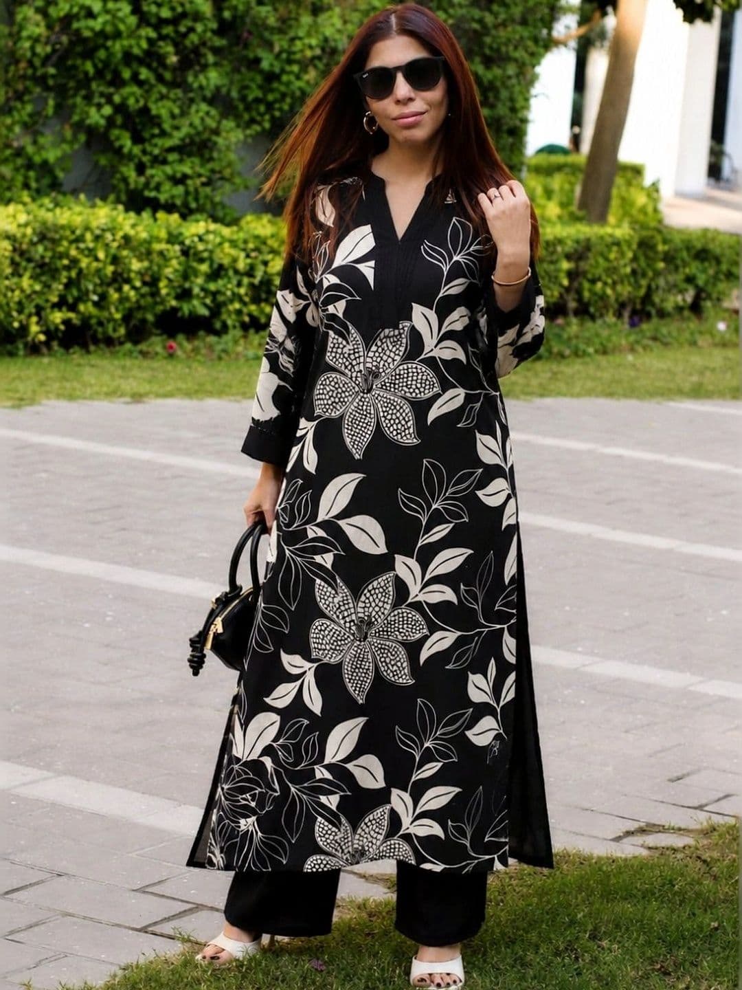 SZN Women Floral Printed Regular Kurta with Palazzos thumbnail 2
