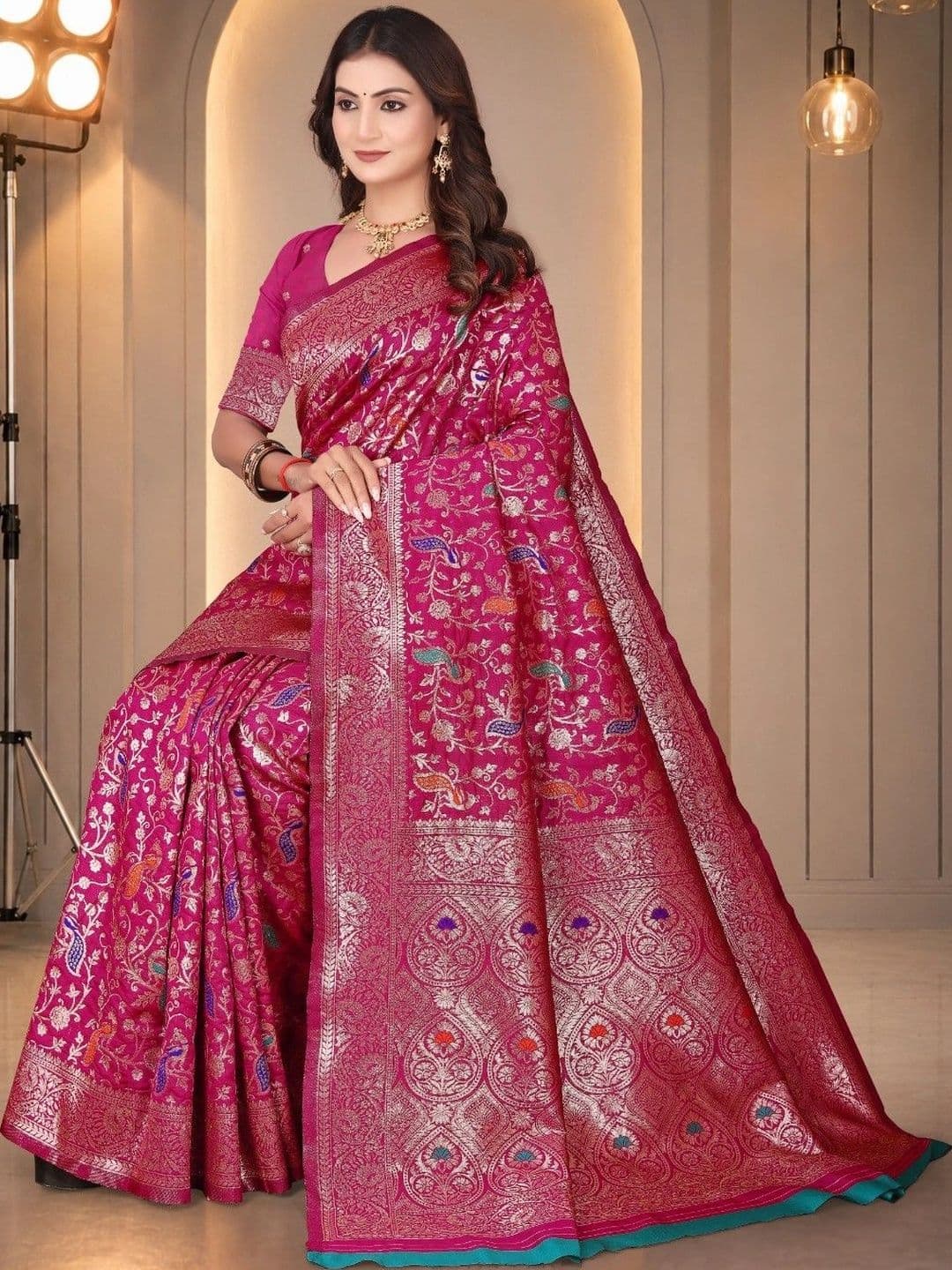 SILKARA CREATION Woven Design Zari Silk Blend Banarasi Saree thumbnail 2