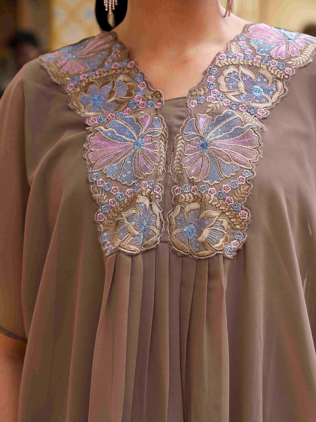 Tikhi Imli Embroidered Tunic with Trousers thumbnail 5