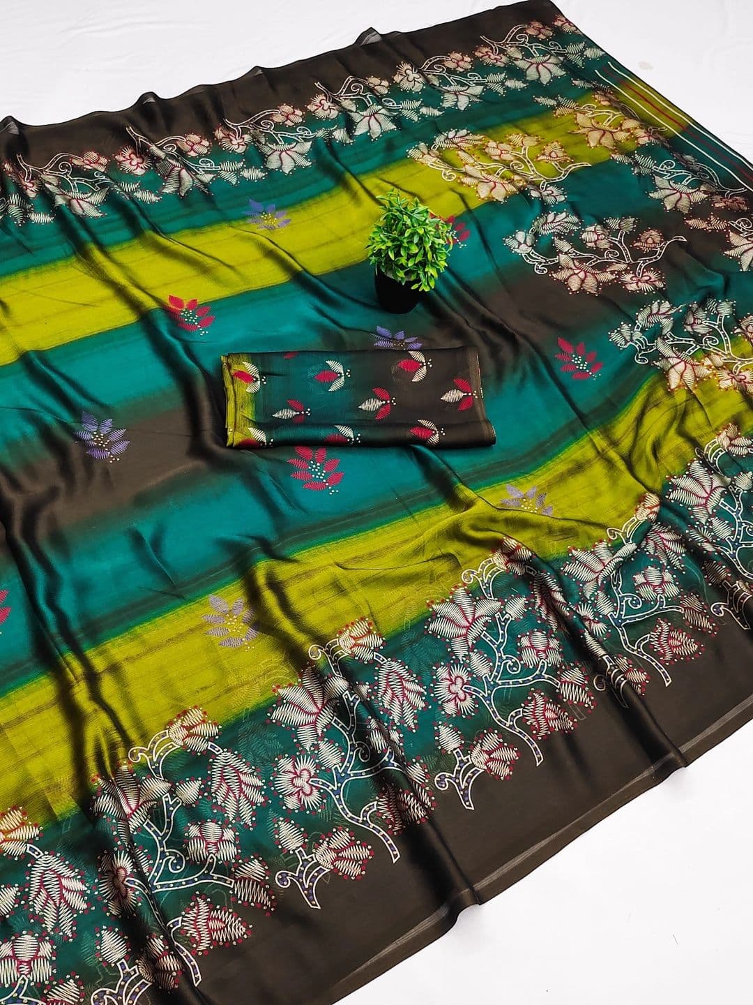 BOLOKA Embroidered Poly Georgette Designer Saree thumbnail 2